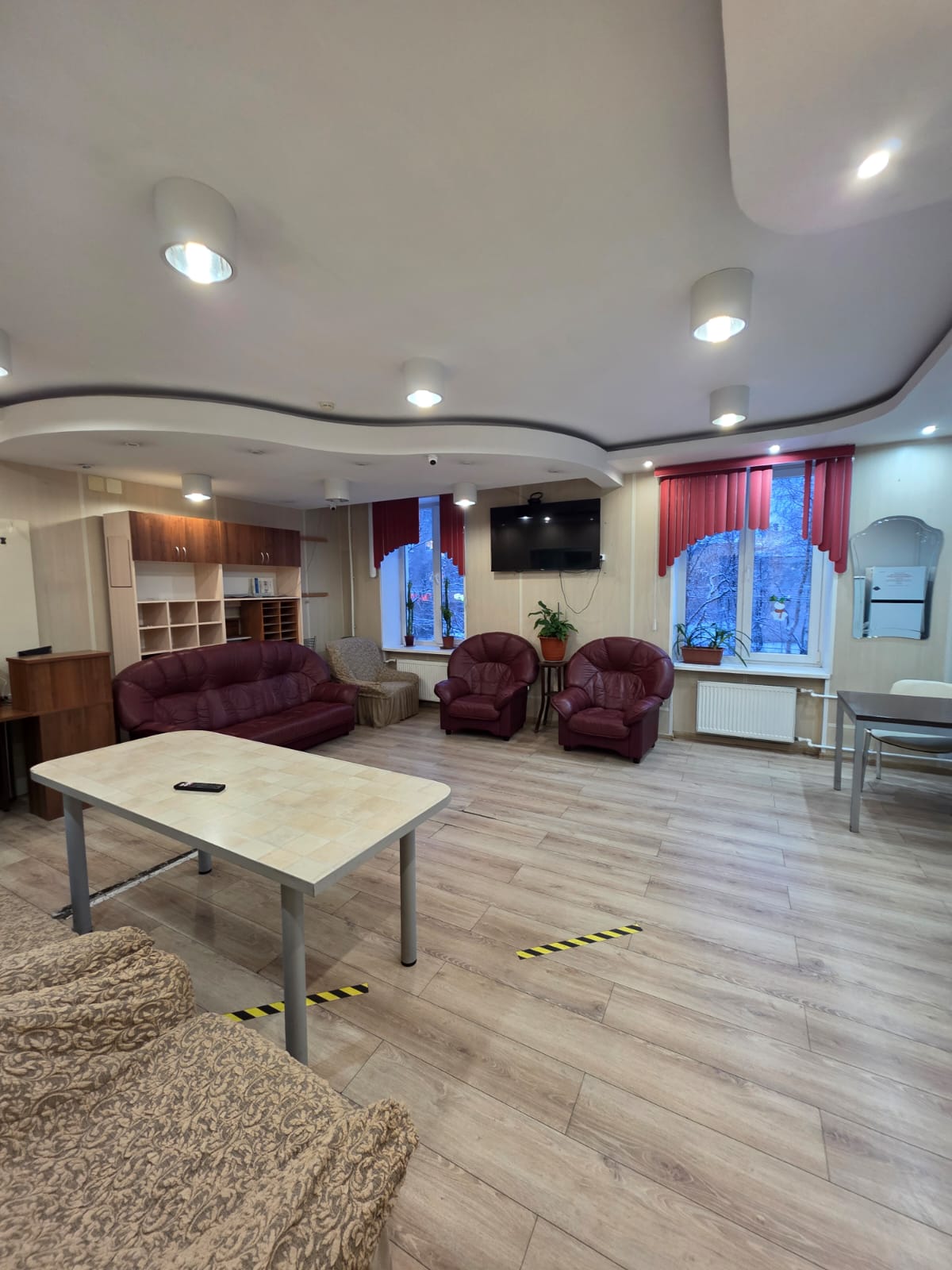 Трехместный номер с общей ванной комнатой