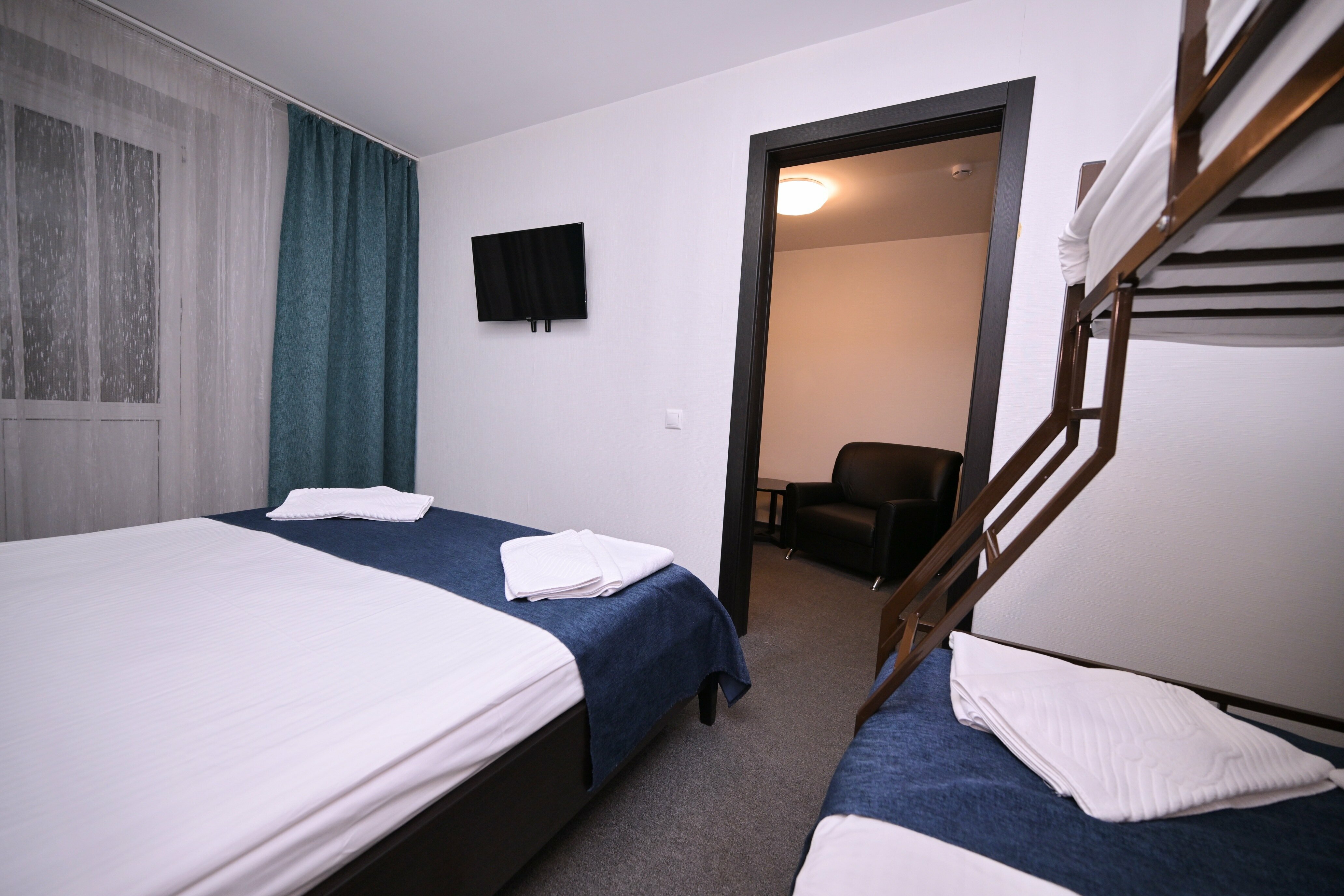 Cемейный номер с собственной ванной комнатой