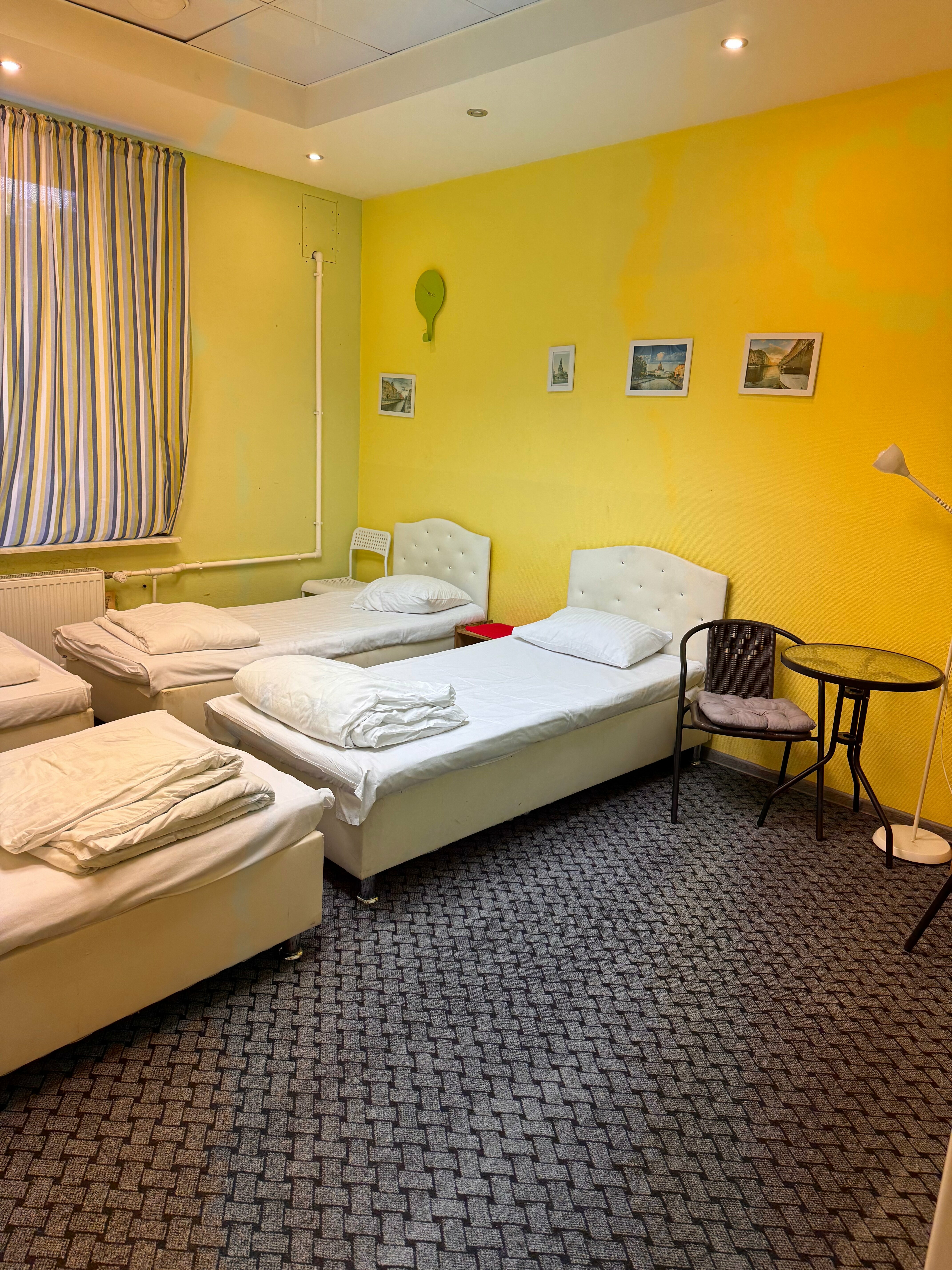 Кровать в общем номере для женщин с 4 кроватями