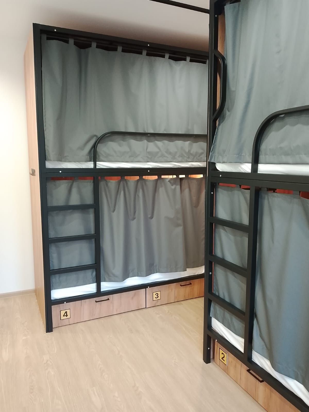 Кровать в общем номере для женщин с 4 кроватями