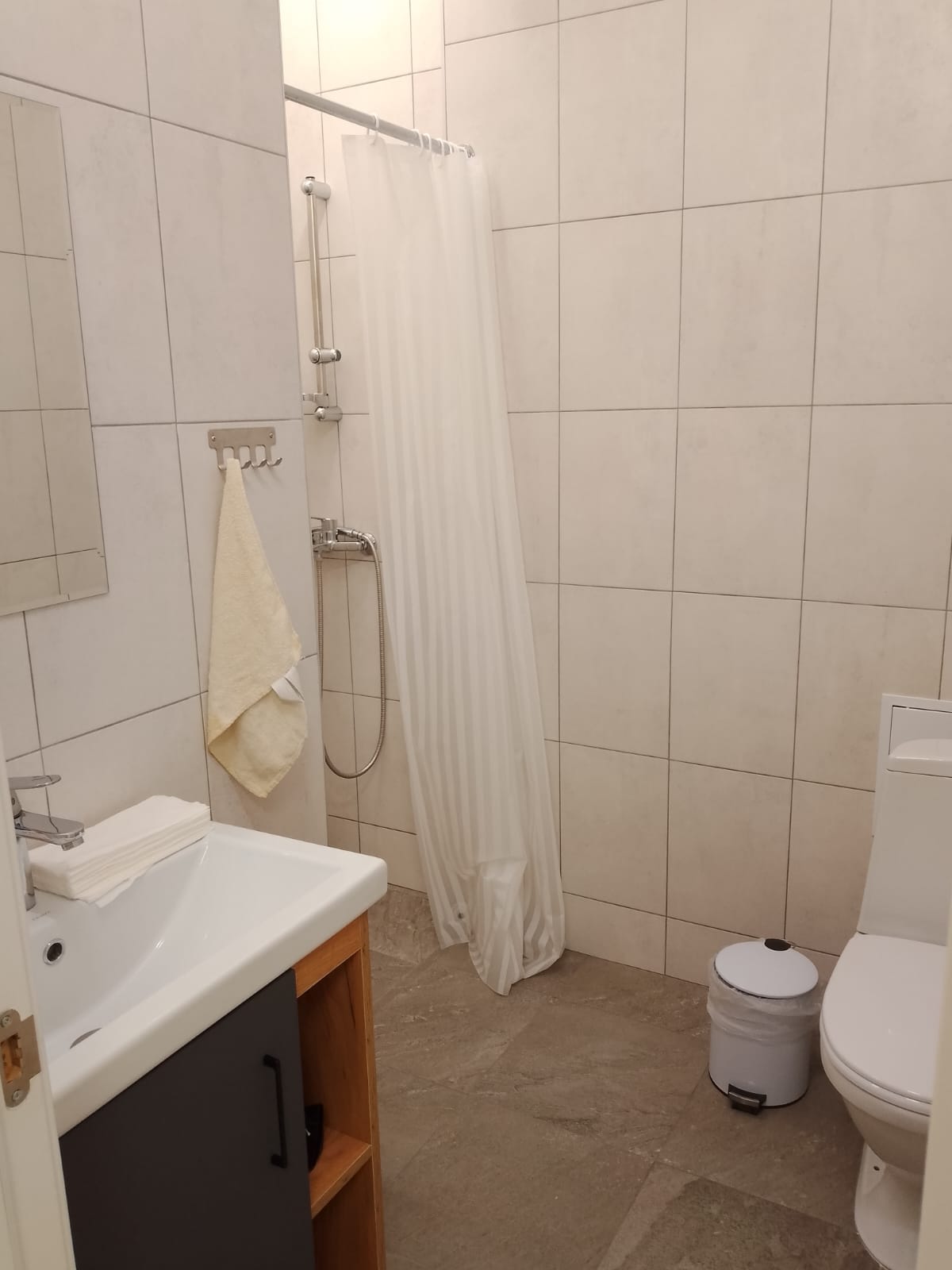 Кровать в общем номере для мужчин с 4 кроватями