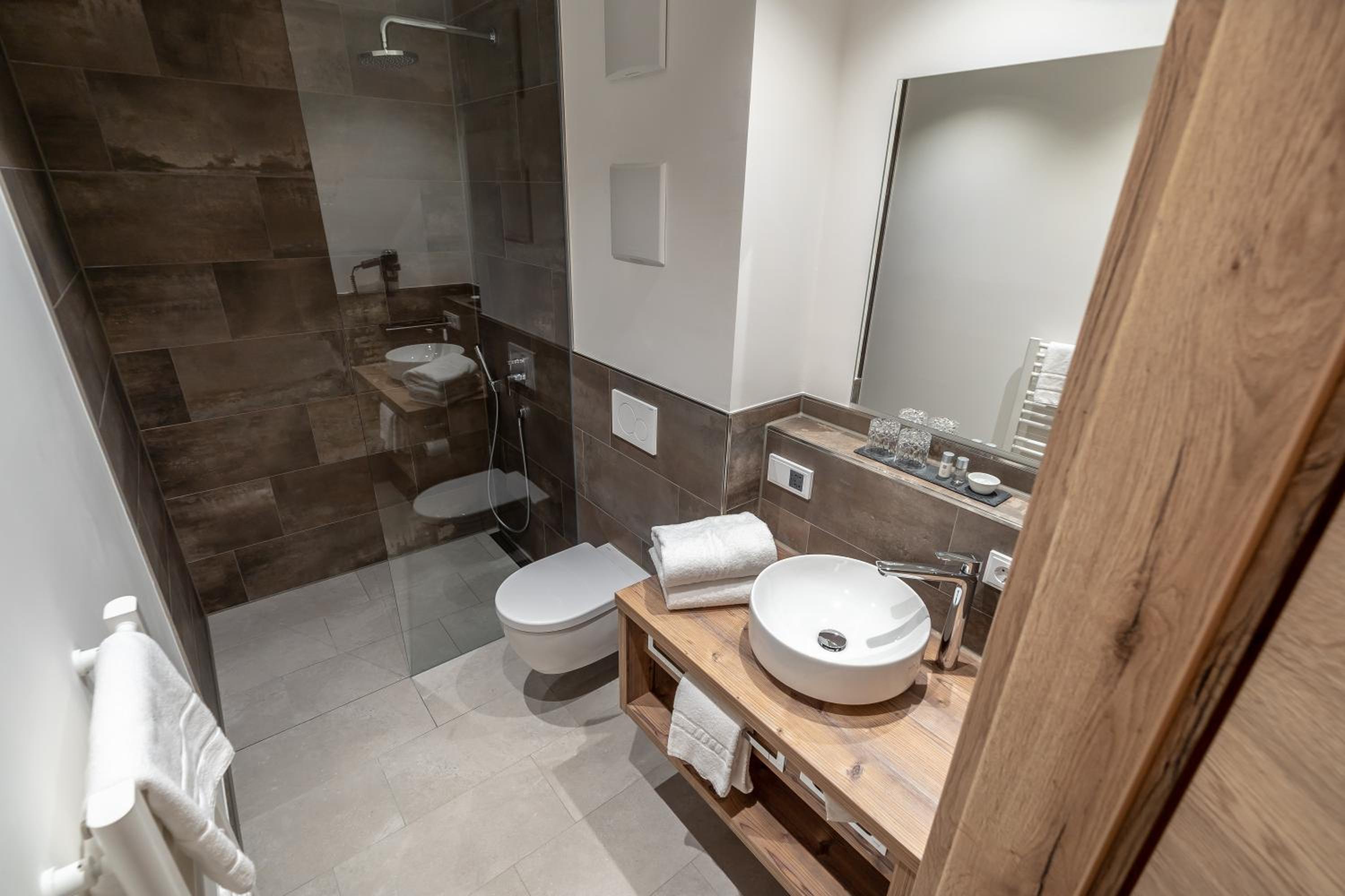 Double Room Business