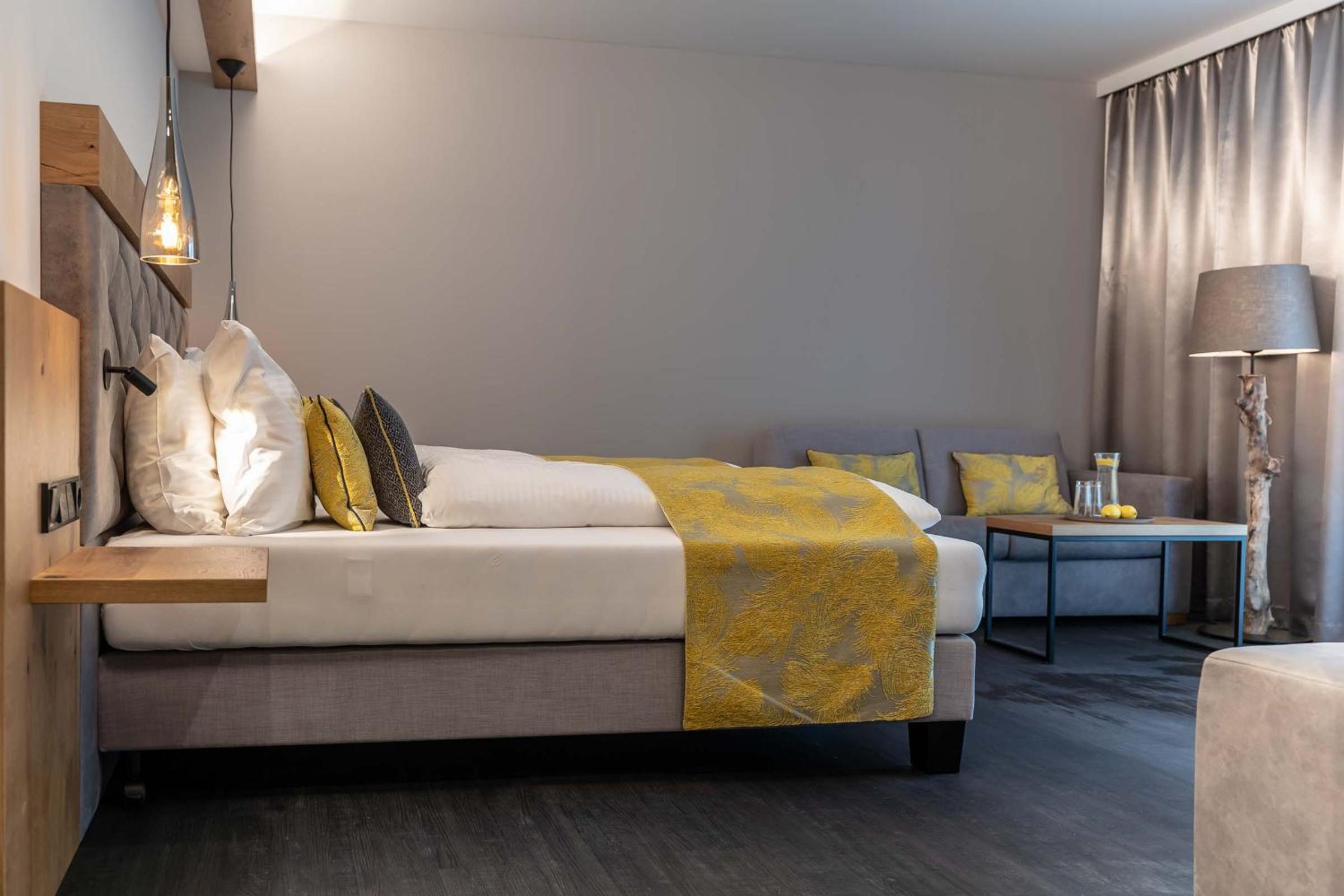 Double Room Business