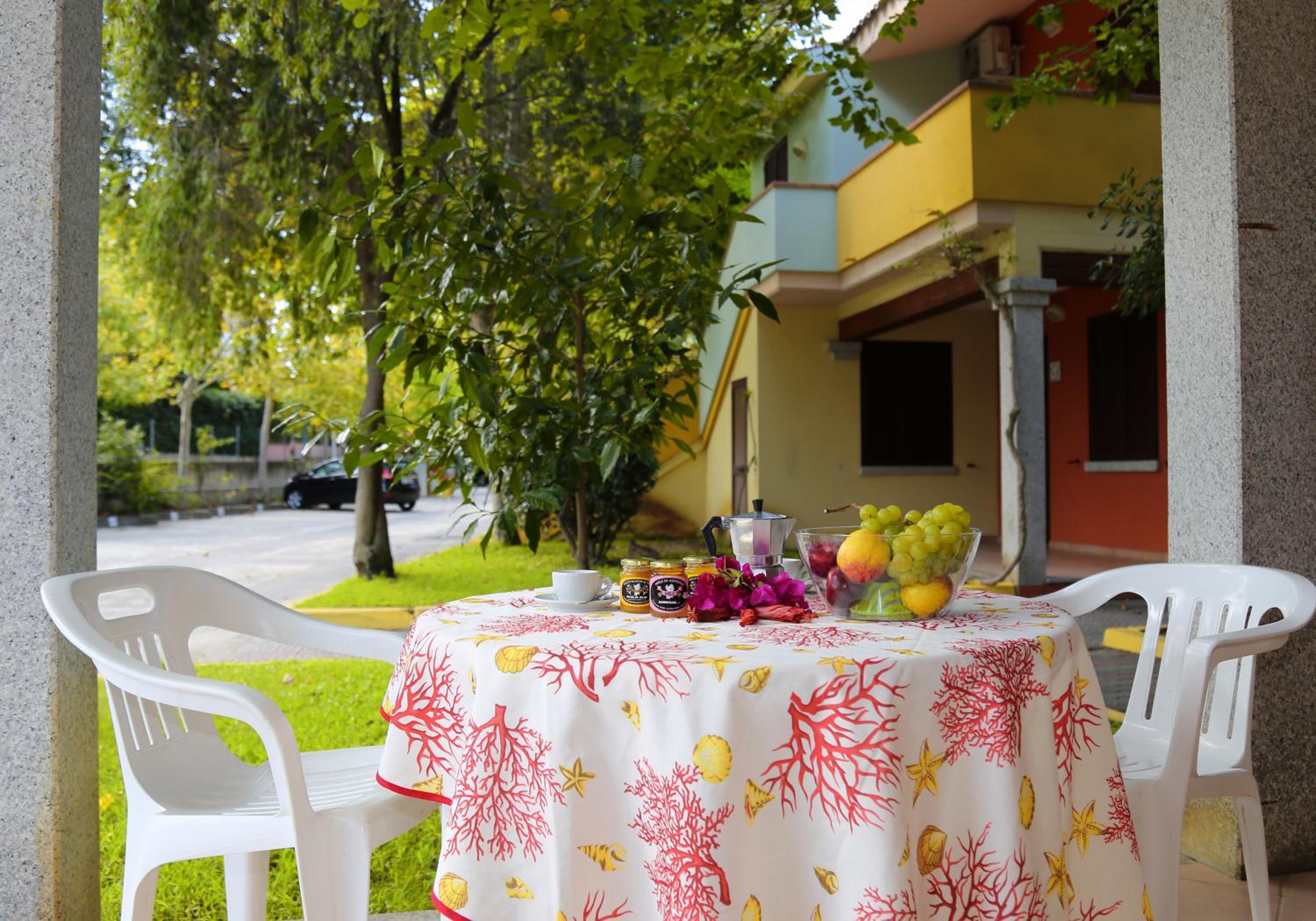 One-Bedroom Apartment (4 Adults + 2 Children))