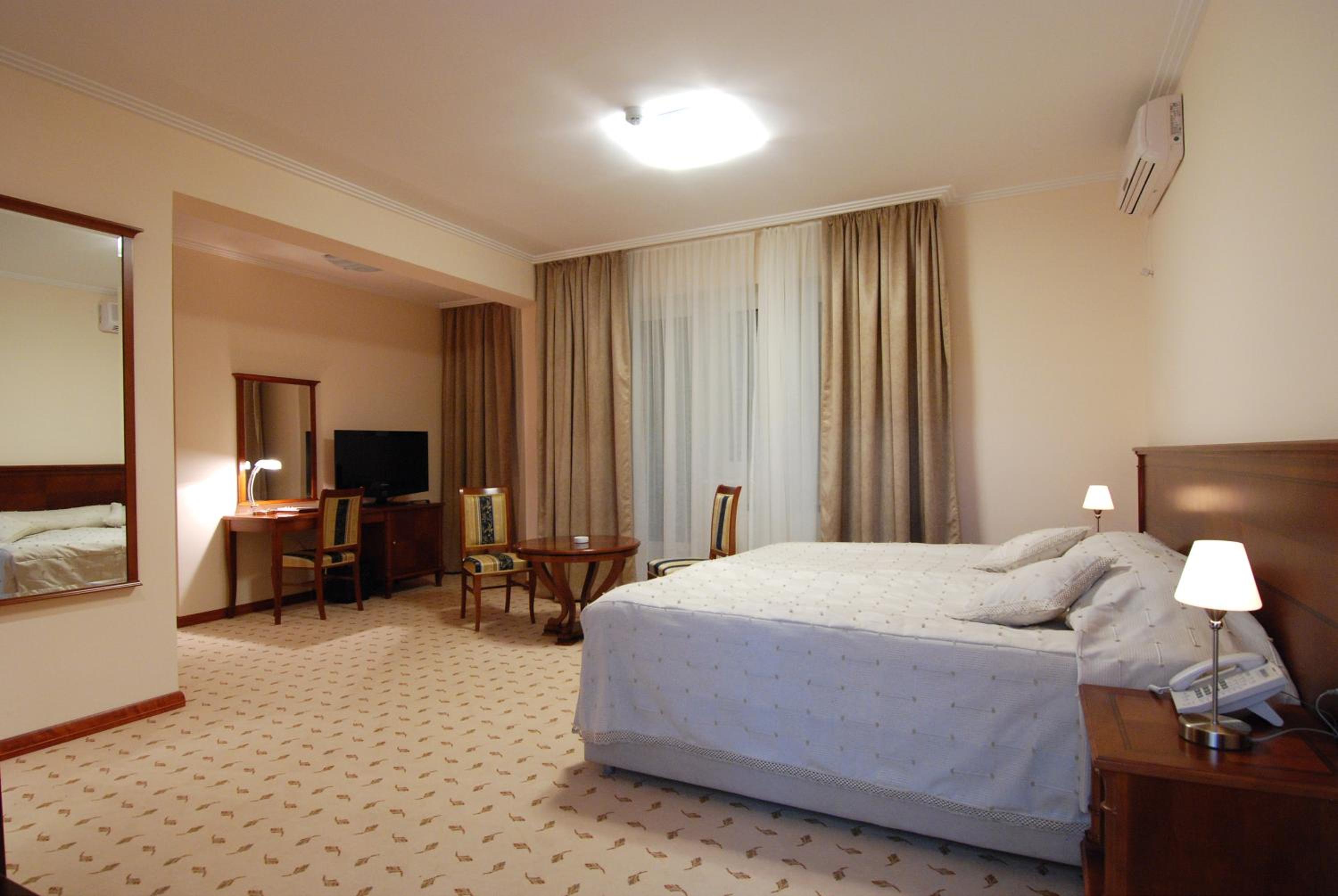 Suite with Free Parking