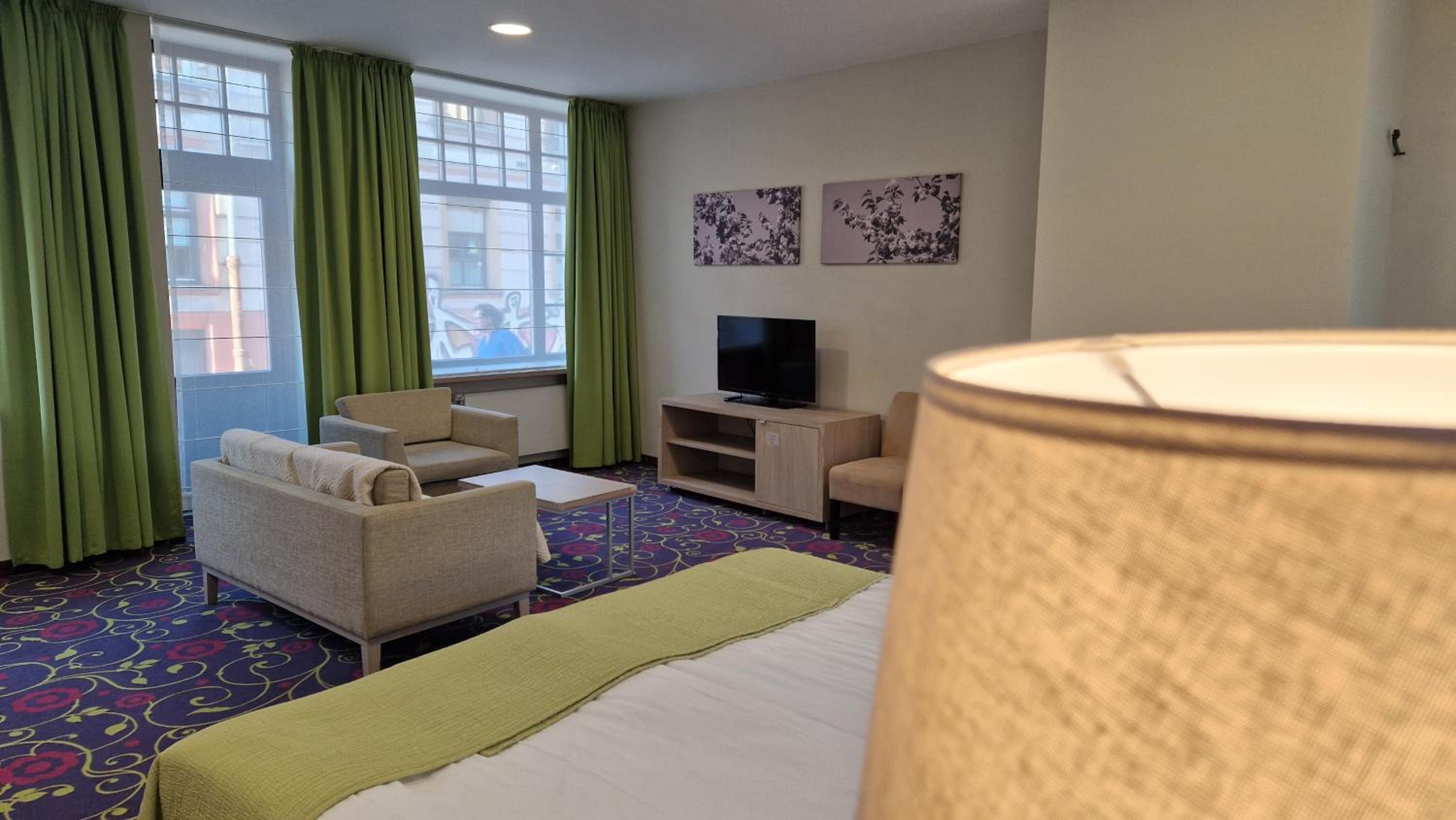 Deluxe Suite 