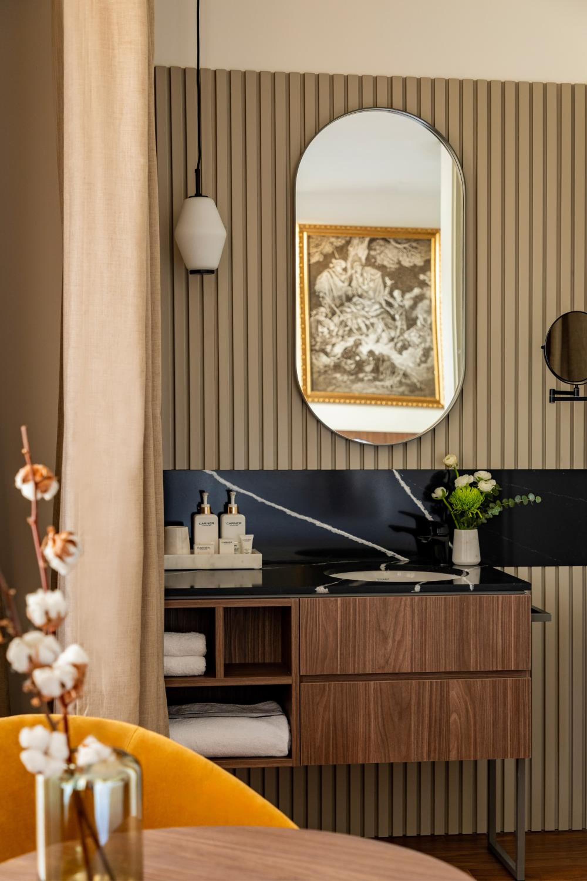 Deluxe Extra Room City View