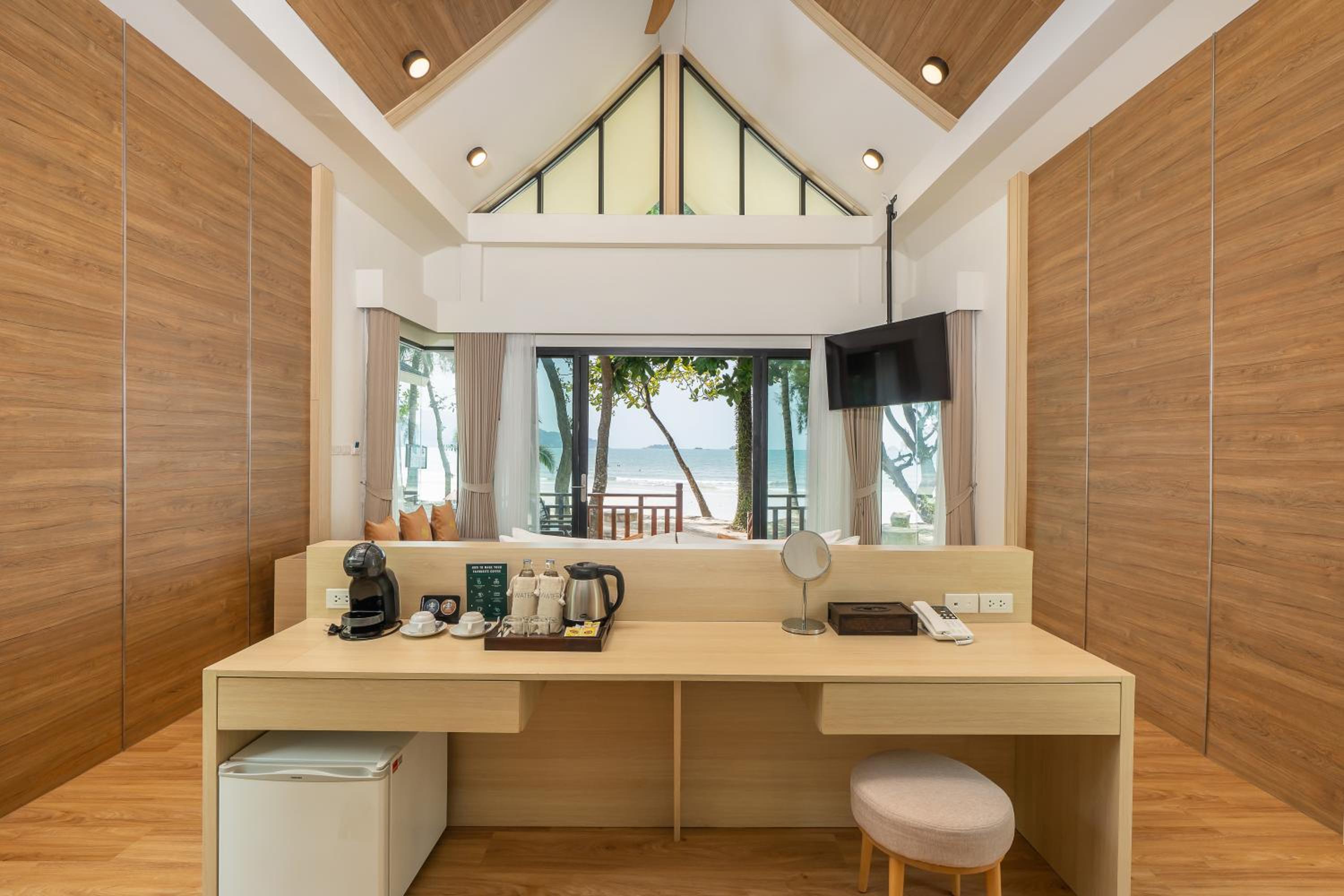 Grand Deluxe Beach Front