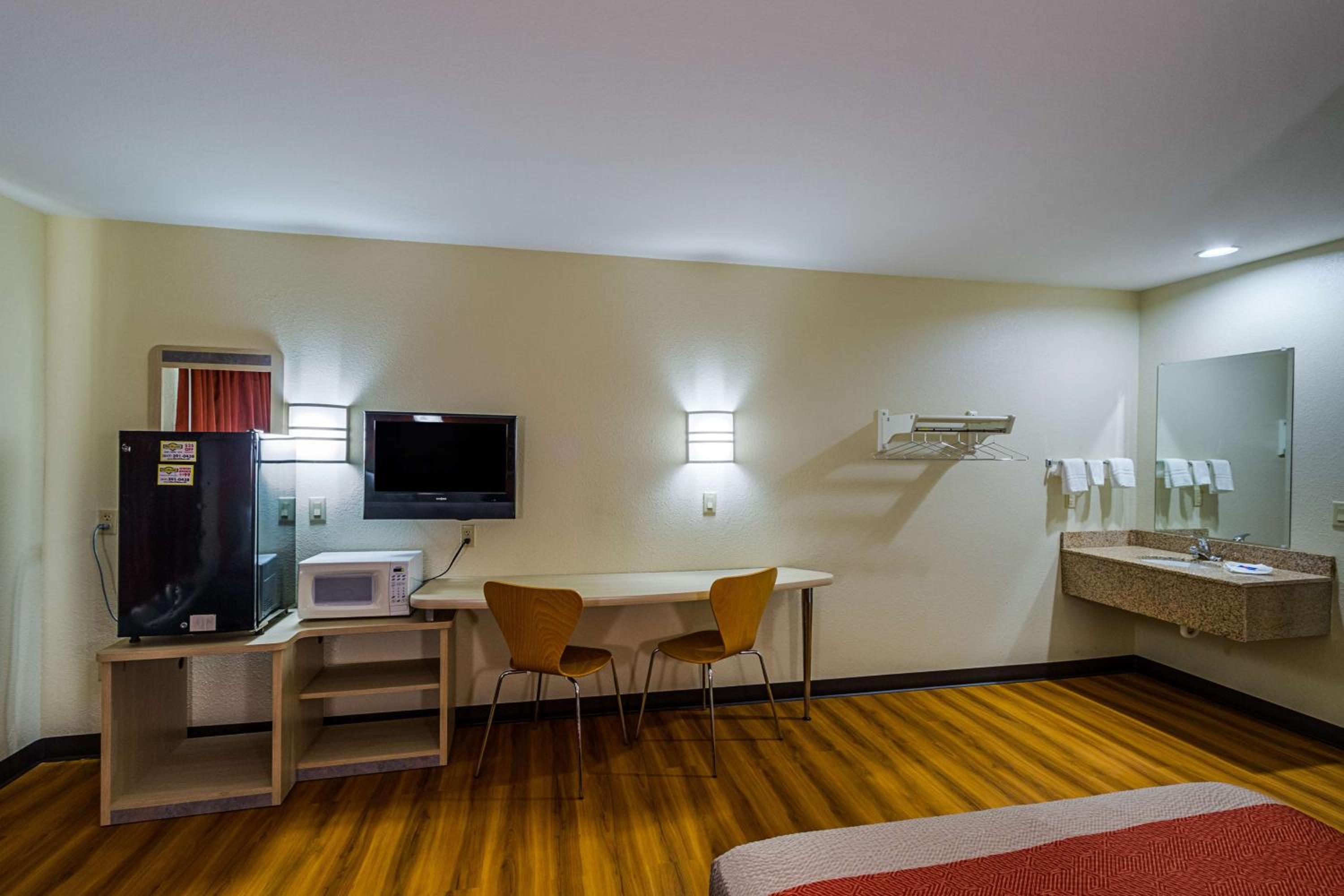 King Room - Disability Access - Non-Smoking