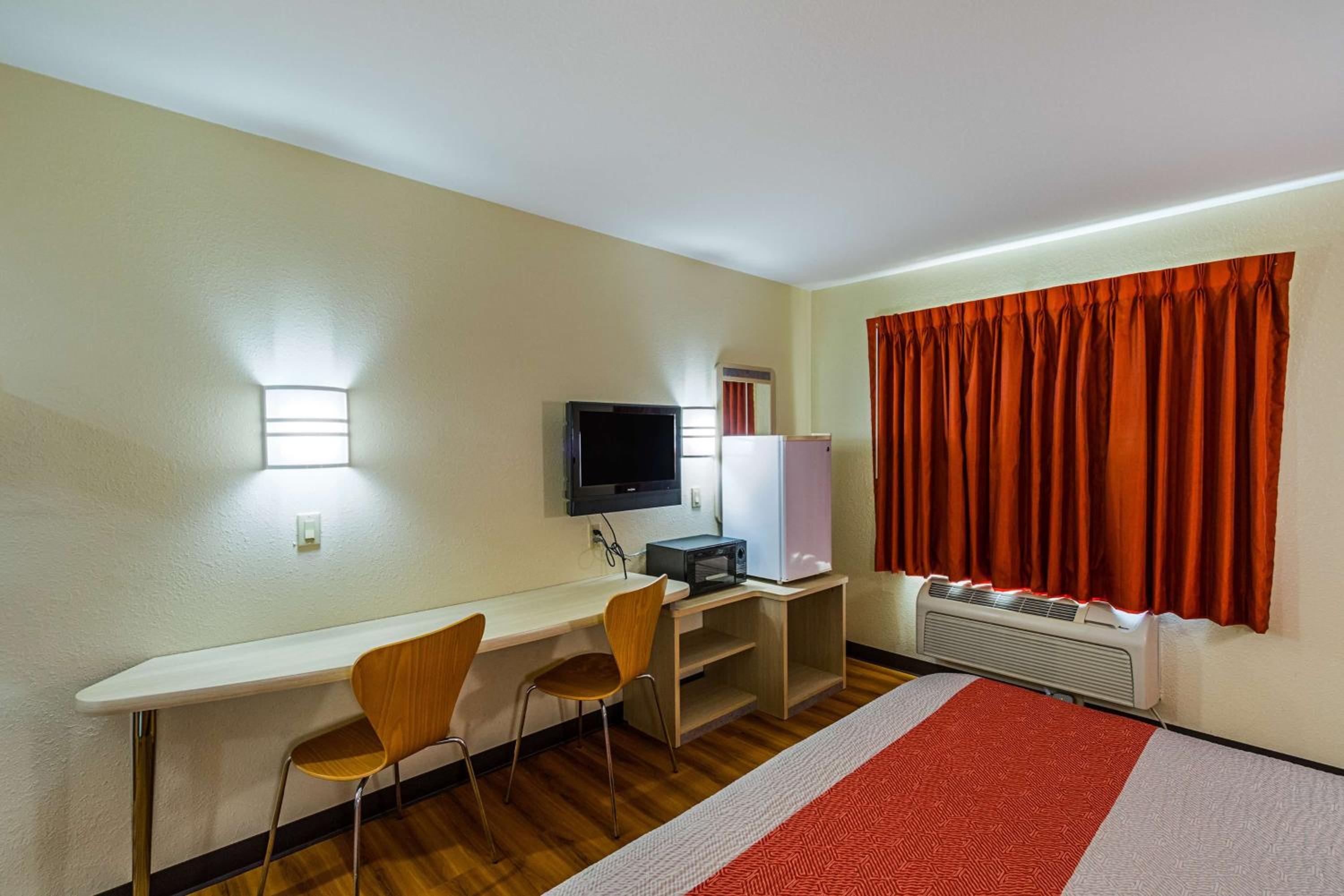 King Room - Disability Access - Non-Smoking