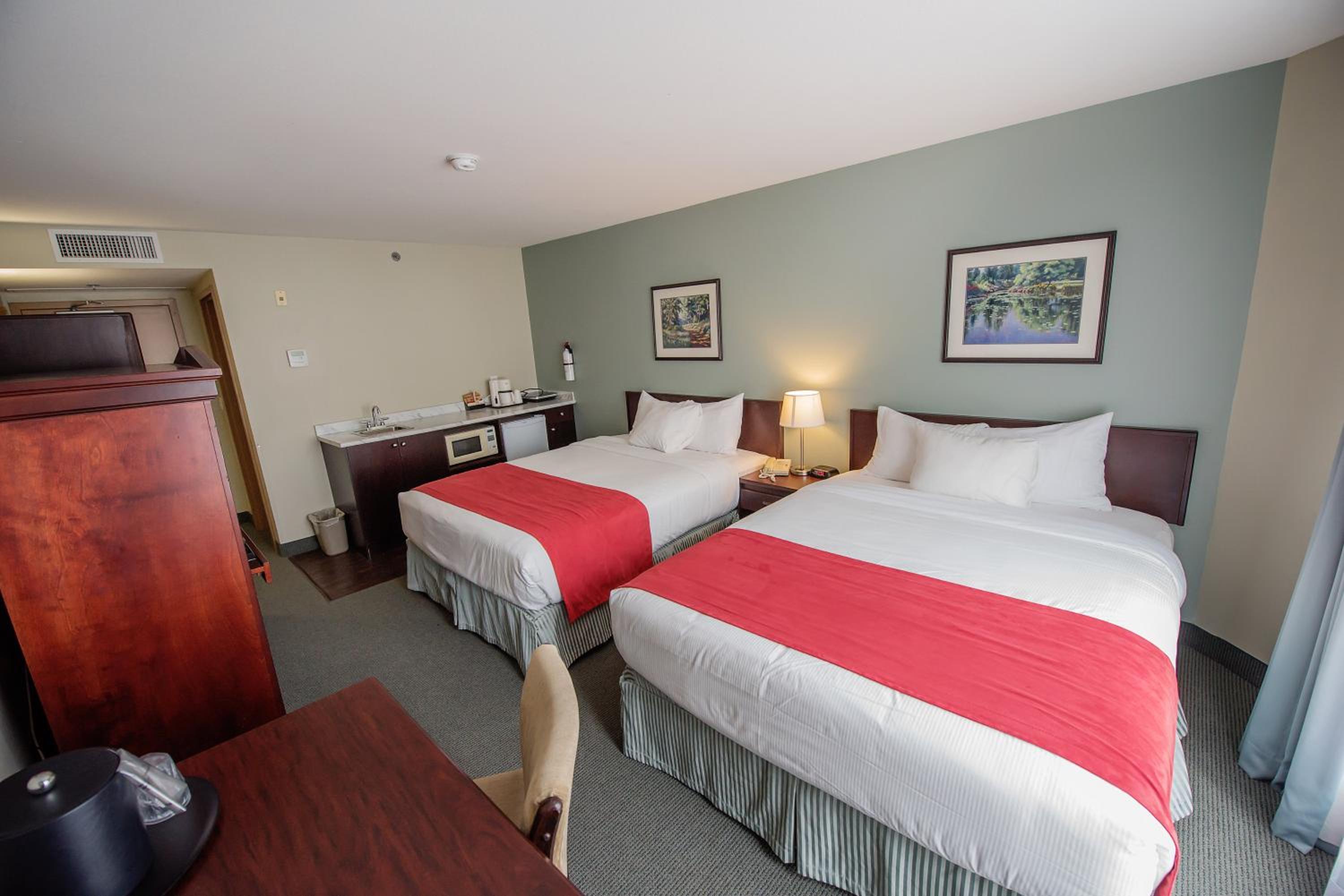 Queen Room with Two Queen Beds with Kitchenette