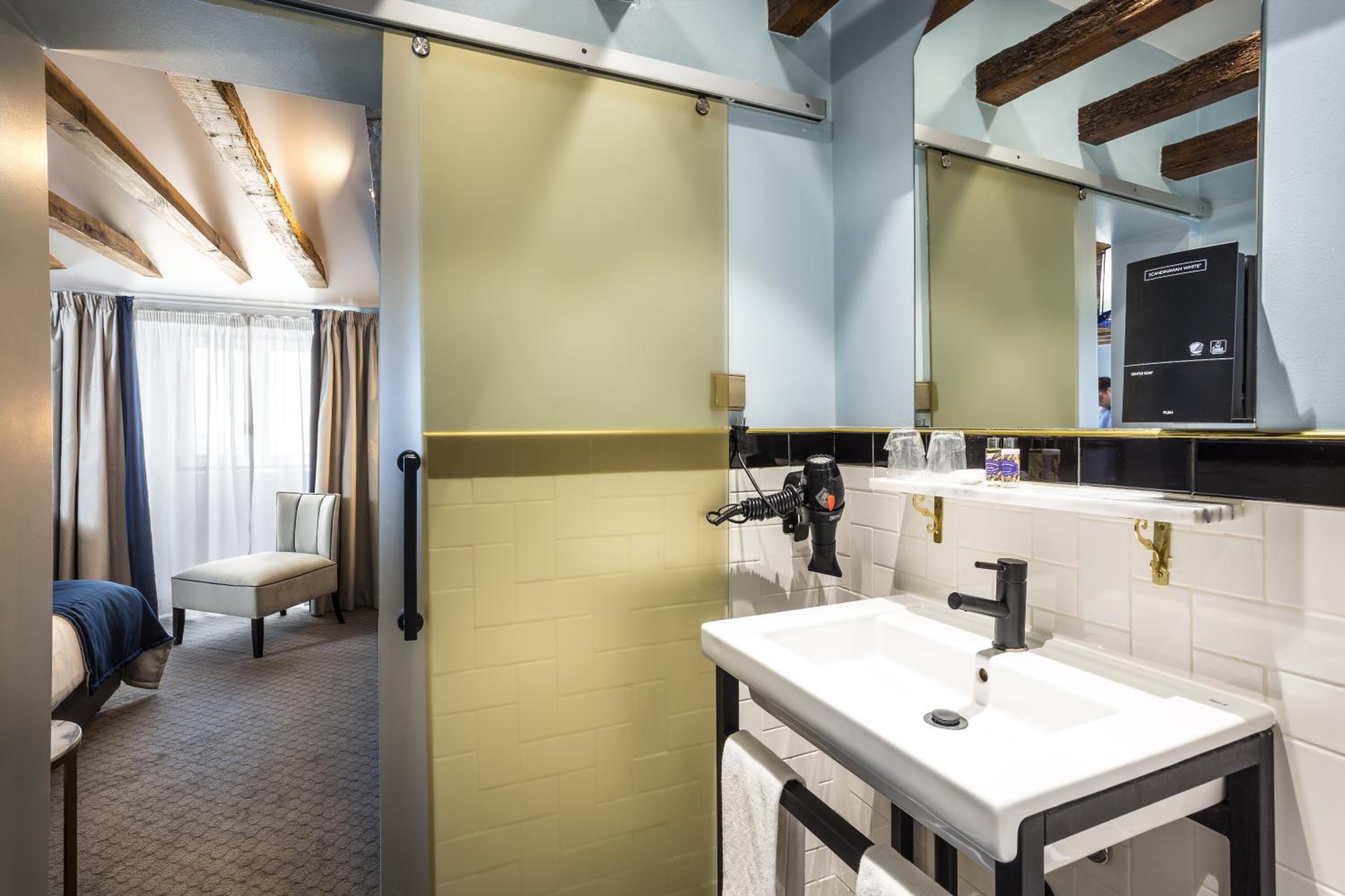 Deluxe Room with Balcony