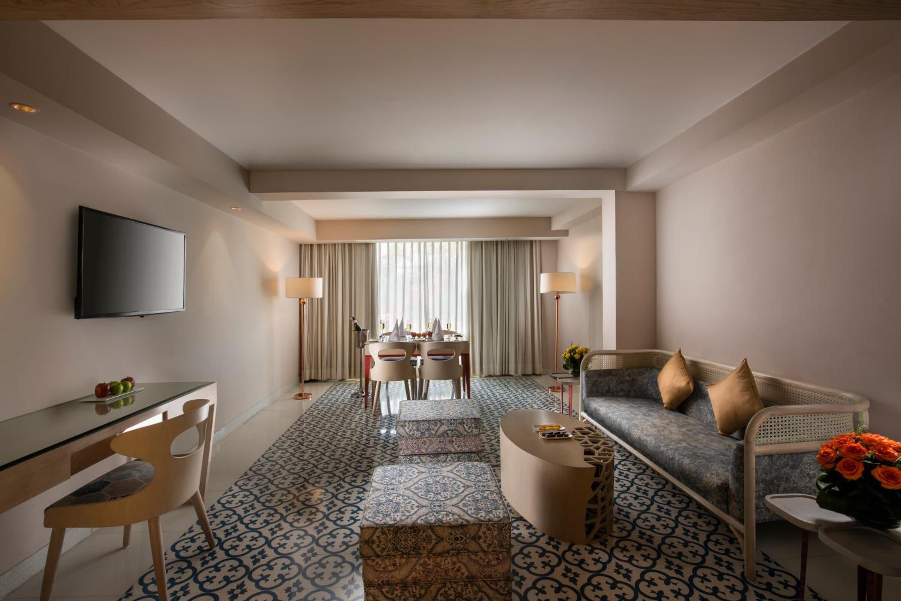 Executive suite with 4 Pints of Beer and 25% discount on FNB & Laundry