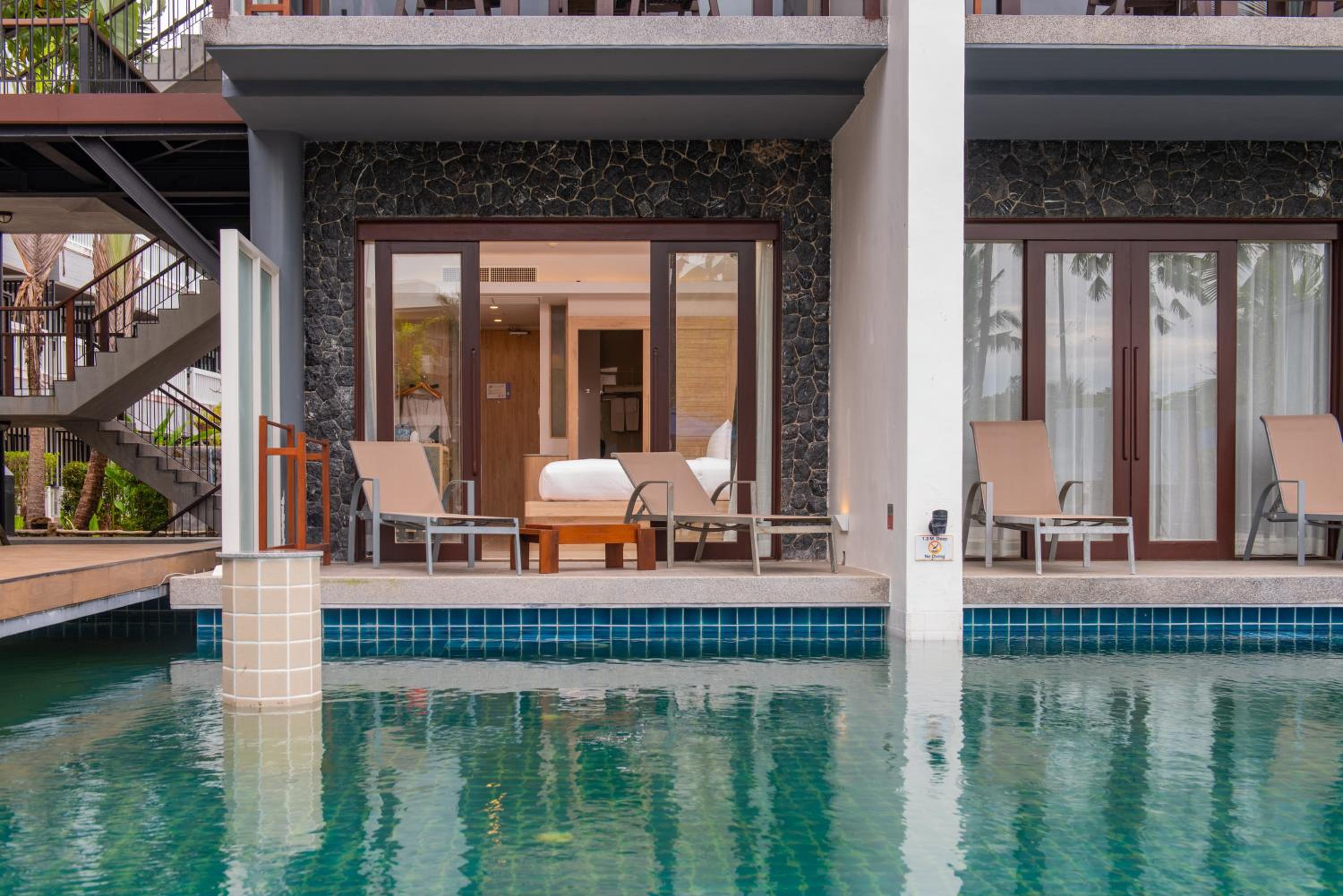 Deluxe Pool Access Room