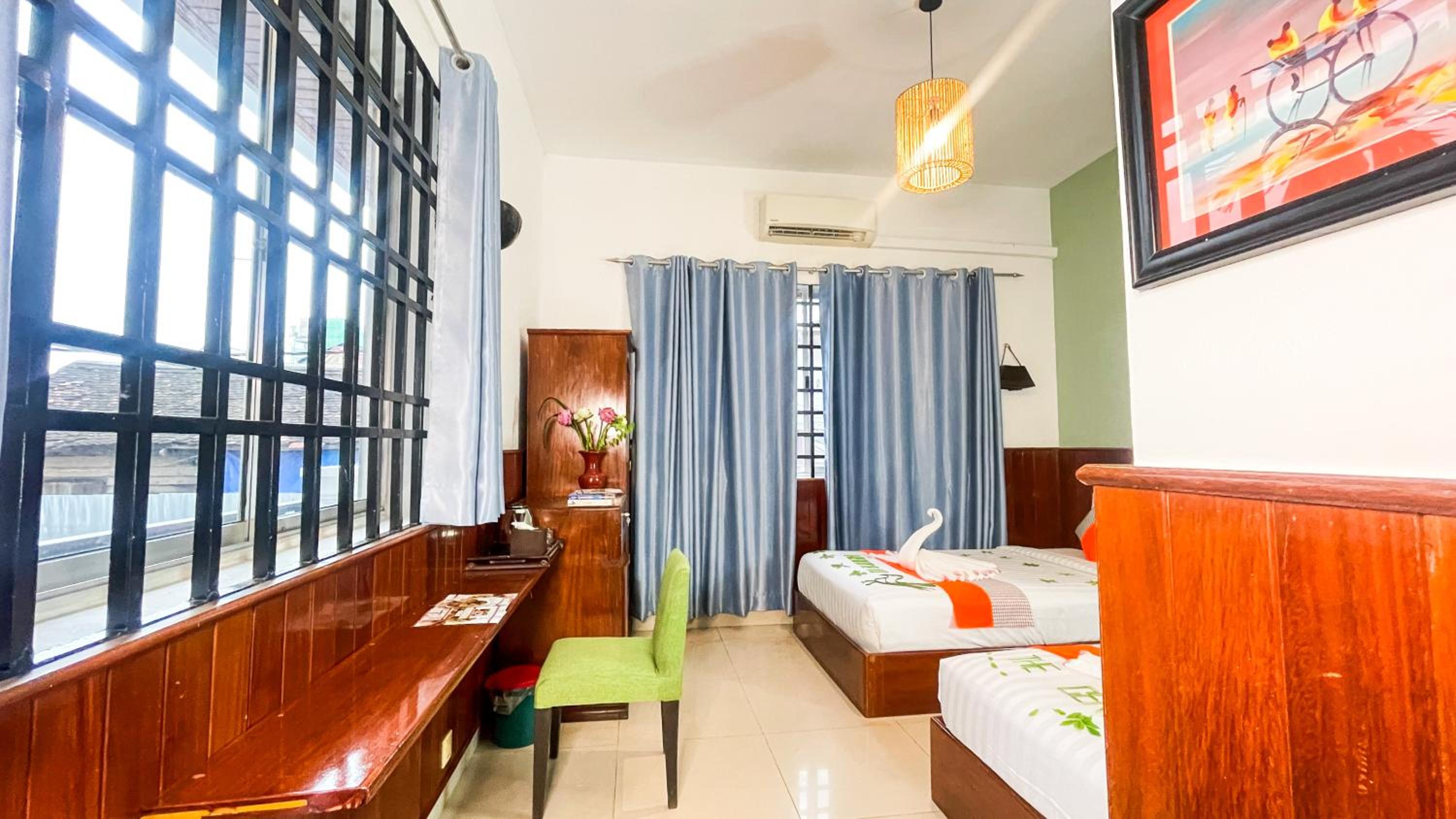 Deluxe Twin - Free Pickup