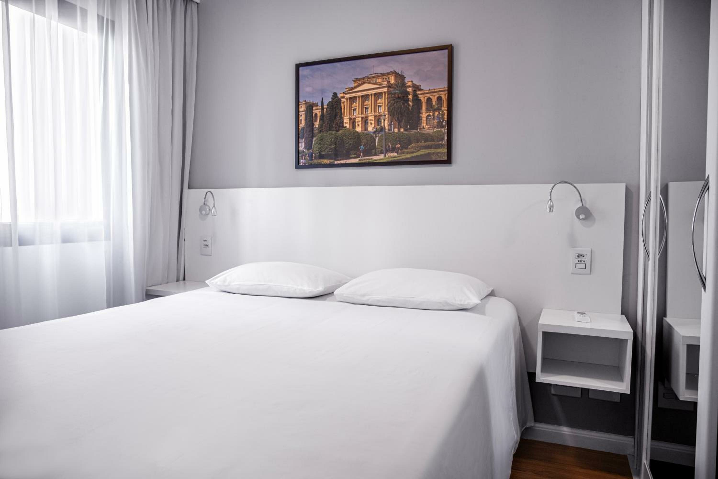 One-Bedroom Apartment with Kitchen