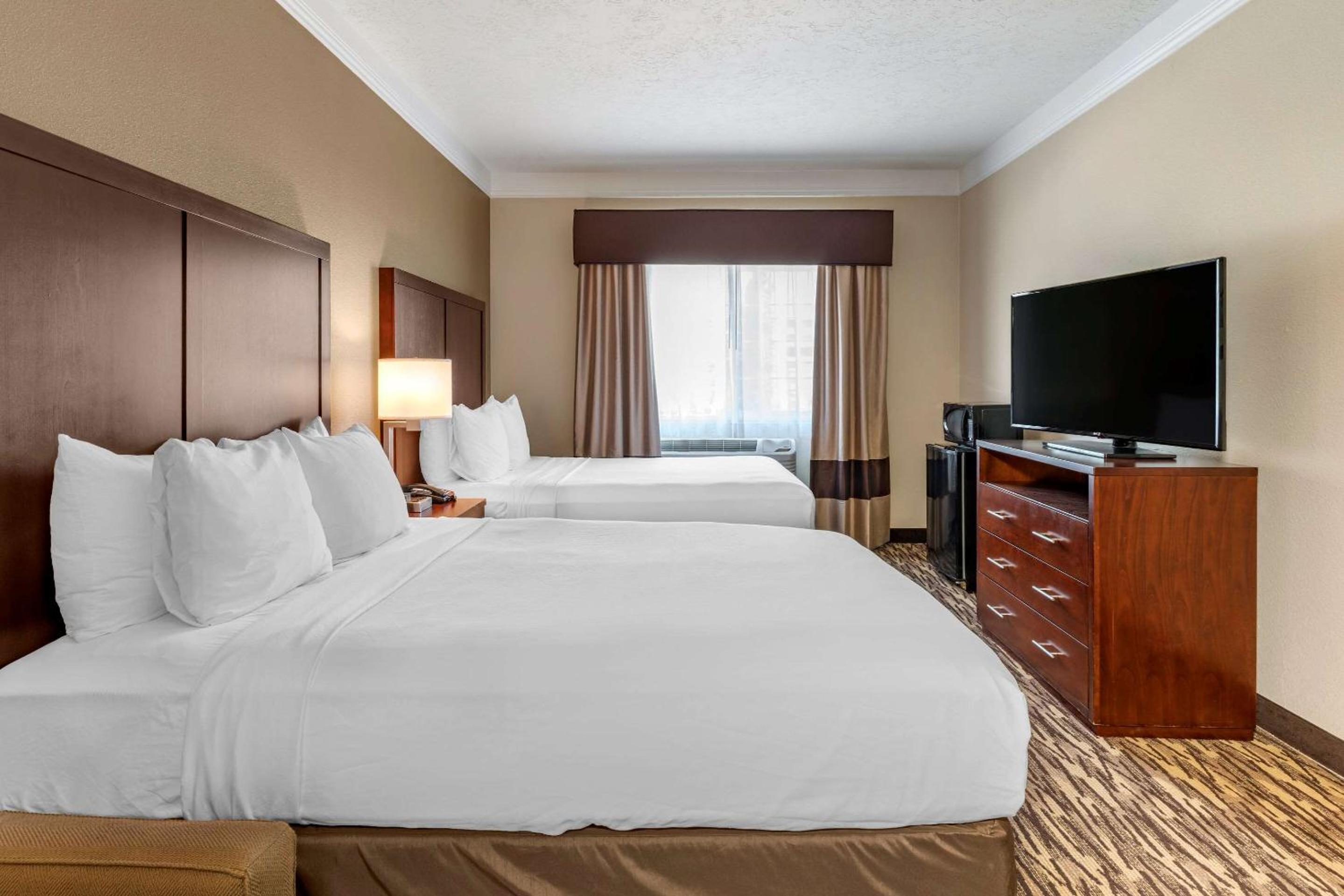 Queen Room with Two Queen Beds - Accessible/Non-Smoking 