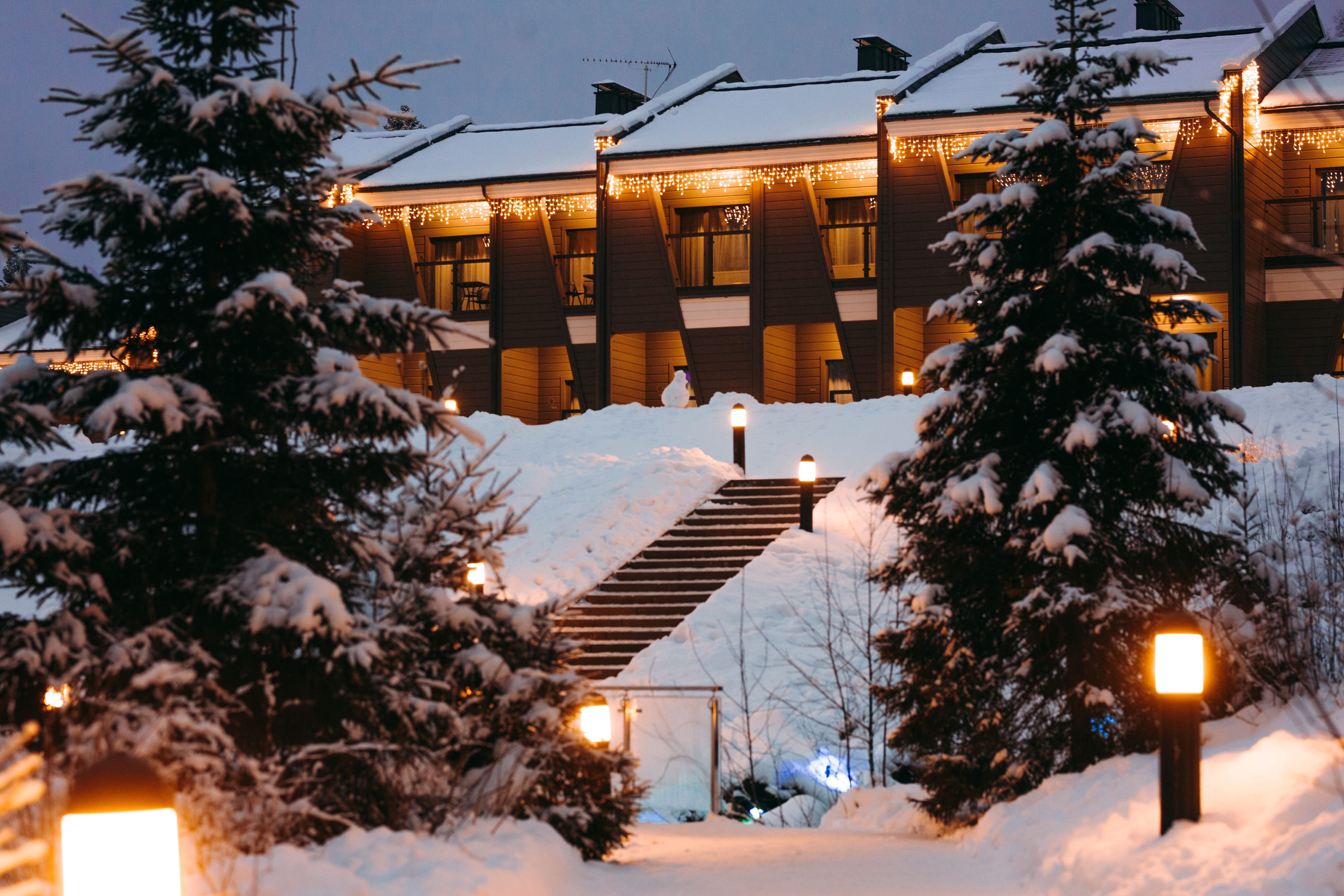 Стандарт с уличными гуляниями, праздничным столом под открытым небом и бранчем