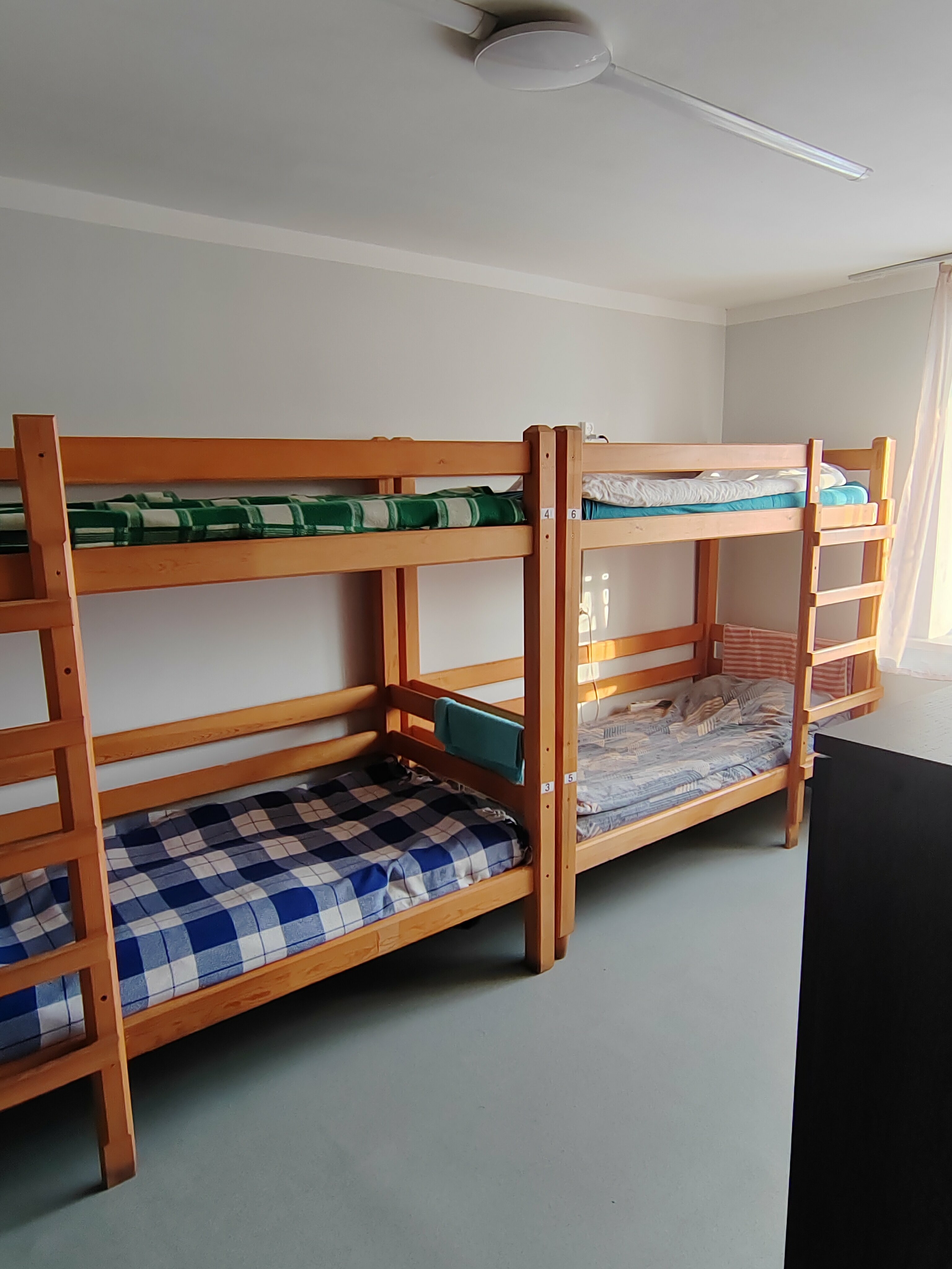 Общий номер для женщин с 6 кроватями