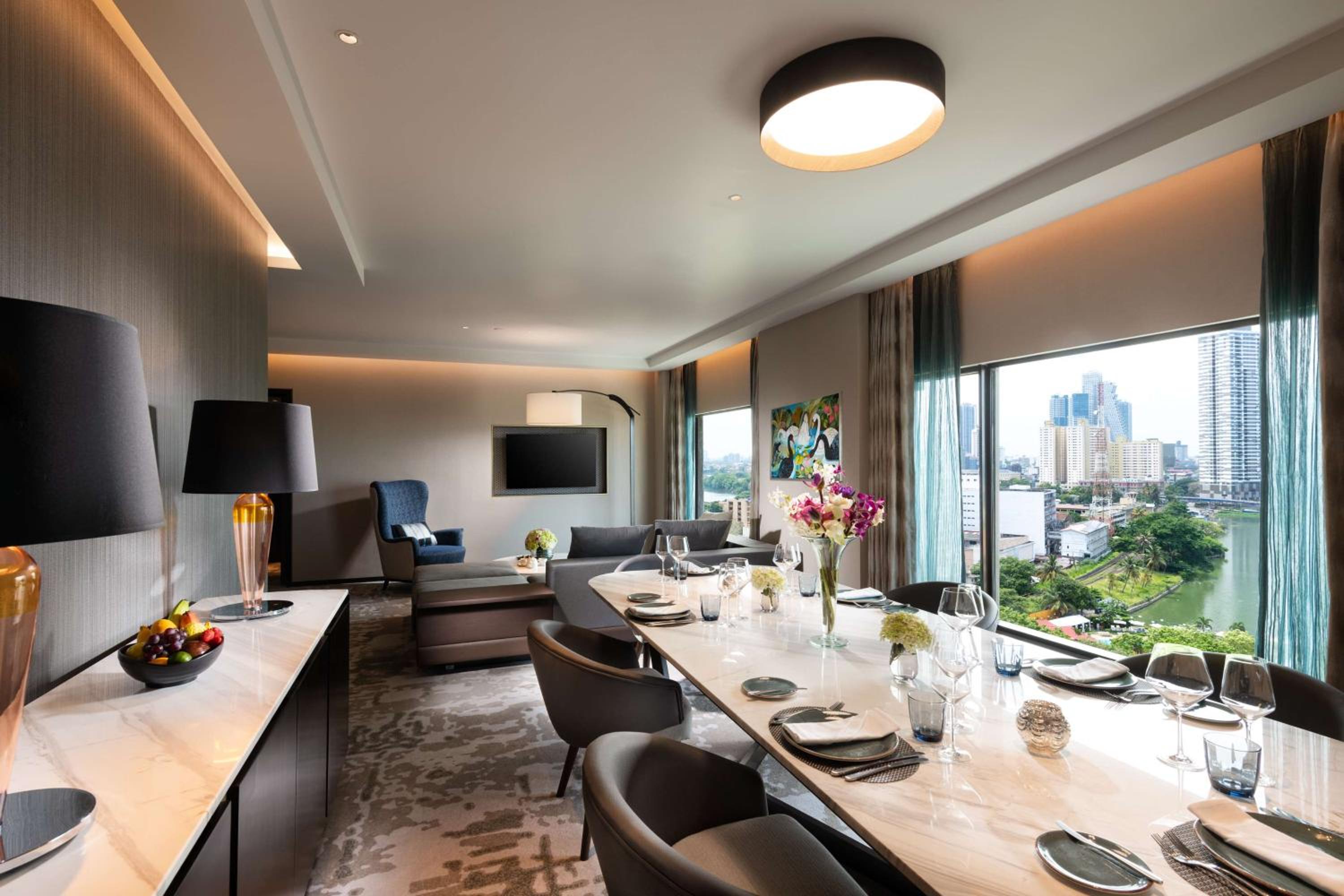 Deluxe King Suite with Sea View