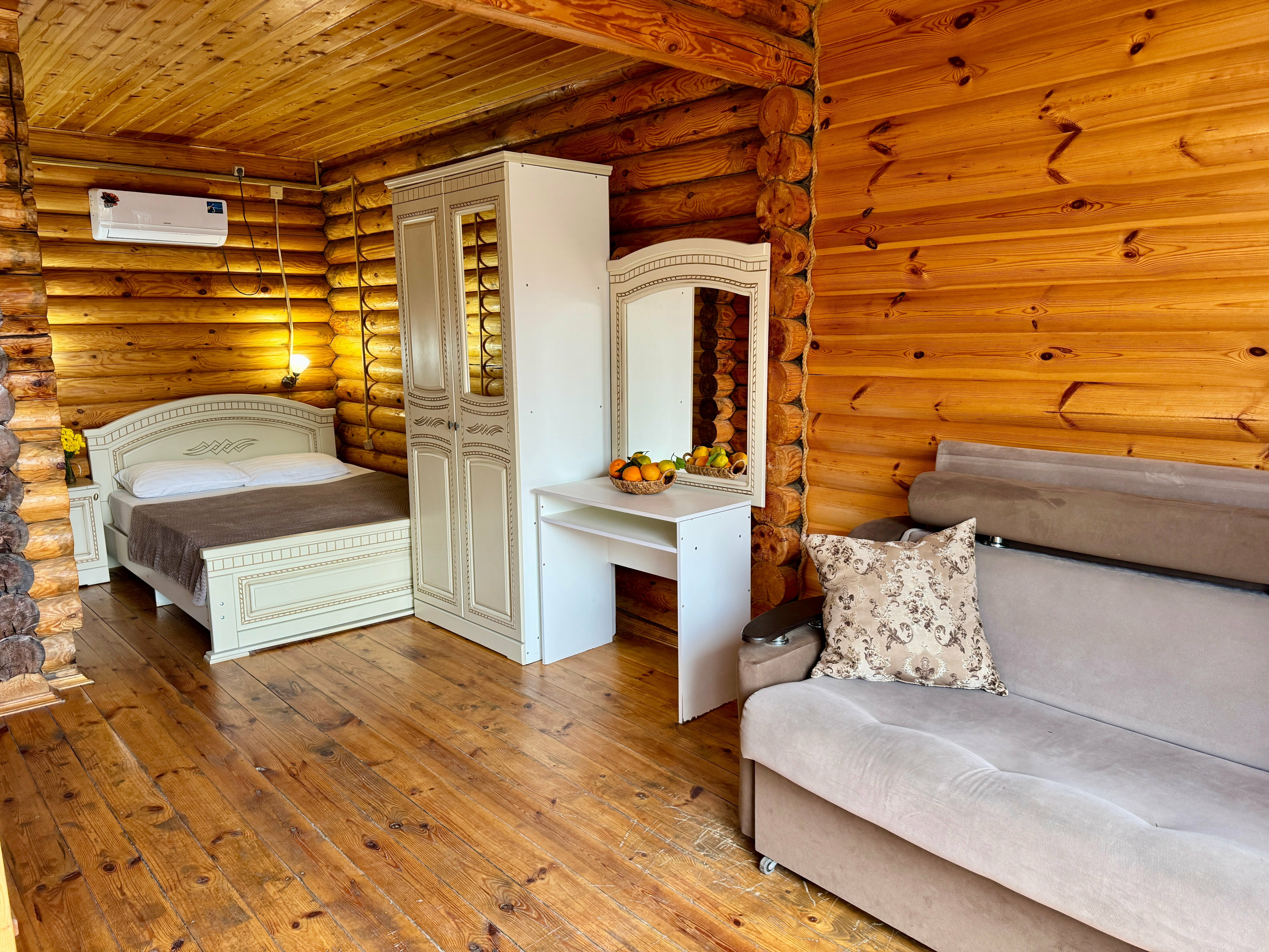 2-х комнатный 2-х этажный дом с балконом на 6-8 человек