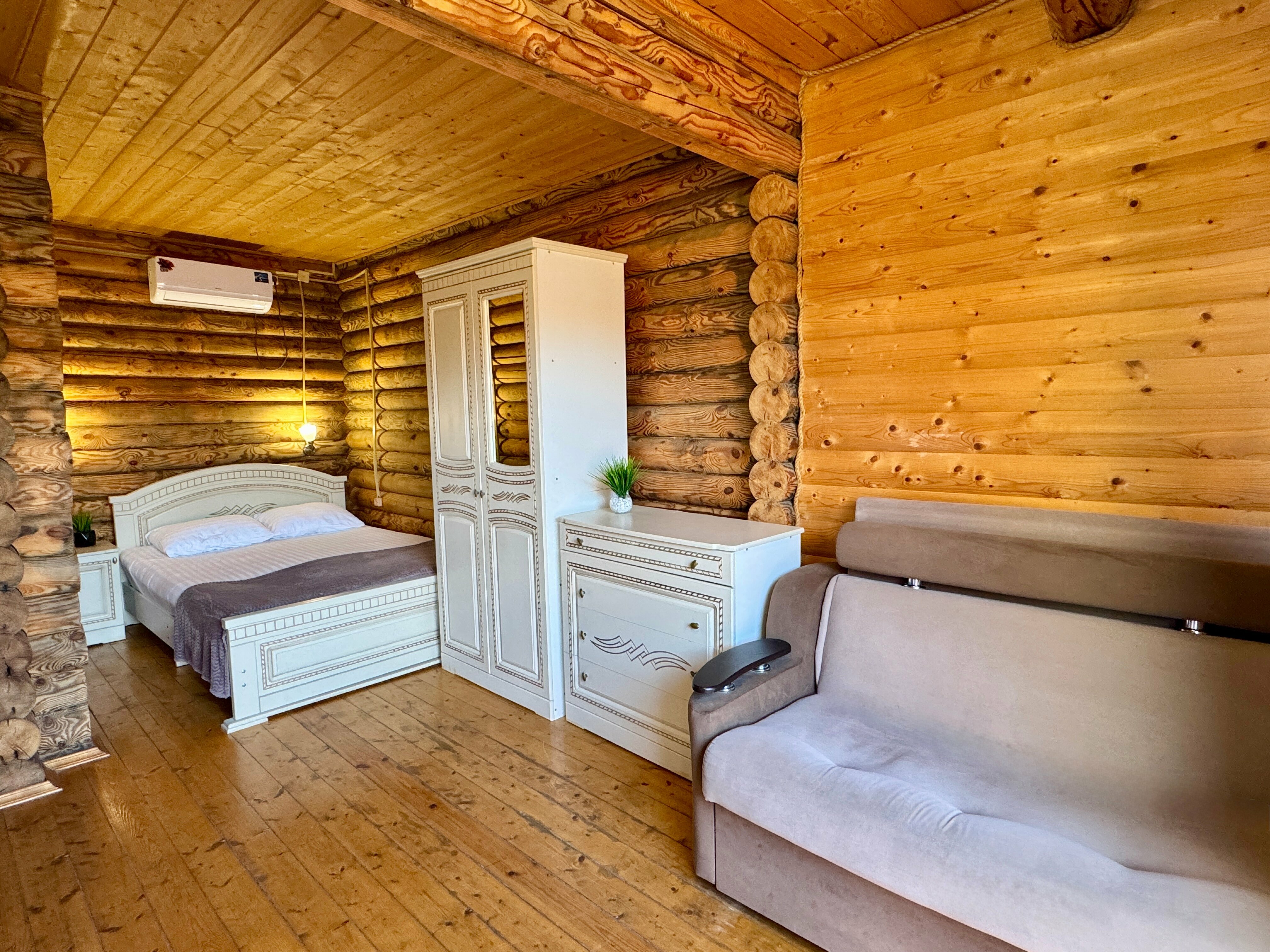 2-х комнатный 2-х этажный дом с мини-кухней и балконом