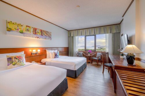 Premier Superior - Partial Sea View в Royal Phuket City Hotel