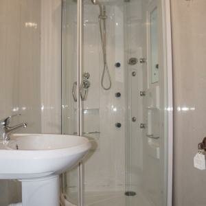 Двухместный с 2 отдельными кроватями и общей ванной комнатой