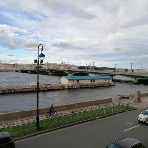 Апартаменты с видом на Неву