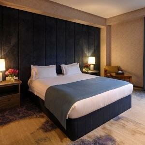 King room with mountain view