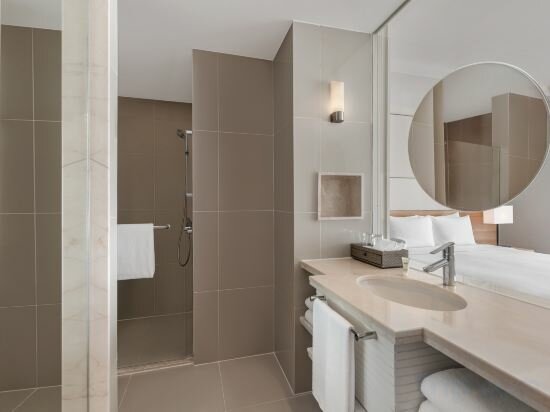 Corner Larger Renovated Grand King Room with City View