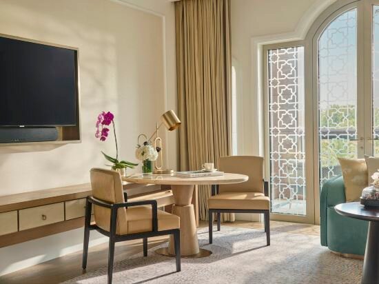 Deluxe King Room With Garden View