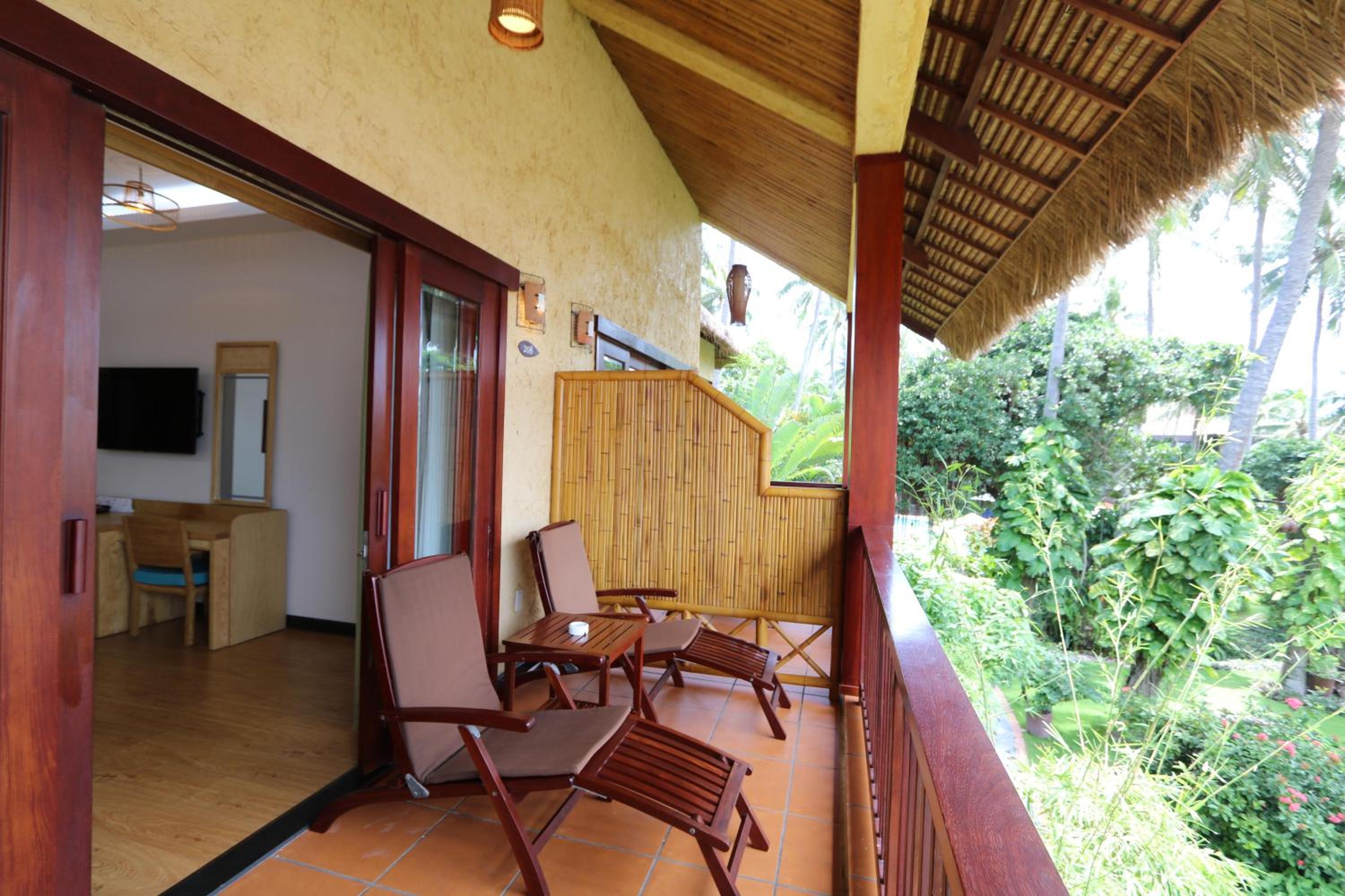 Seabreeze Deluxe with Private Balcony and Garden View