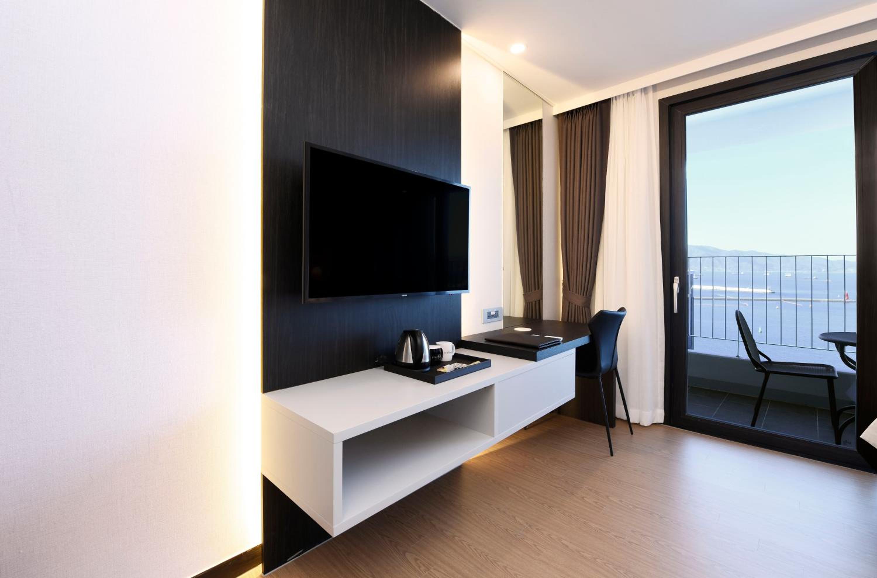 Deluxe Triple Room With Sea View