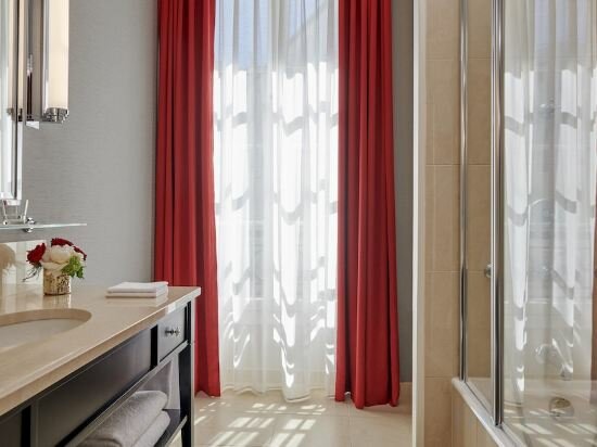 Classic King Room Opera View Balcony