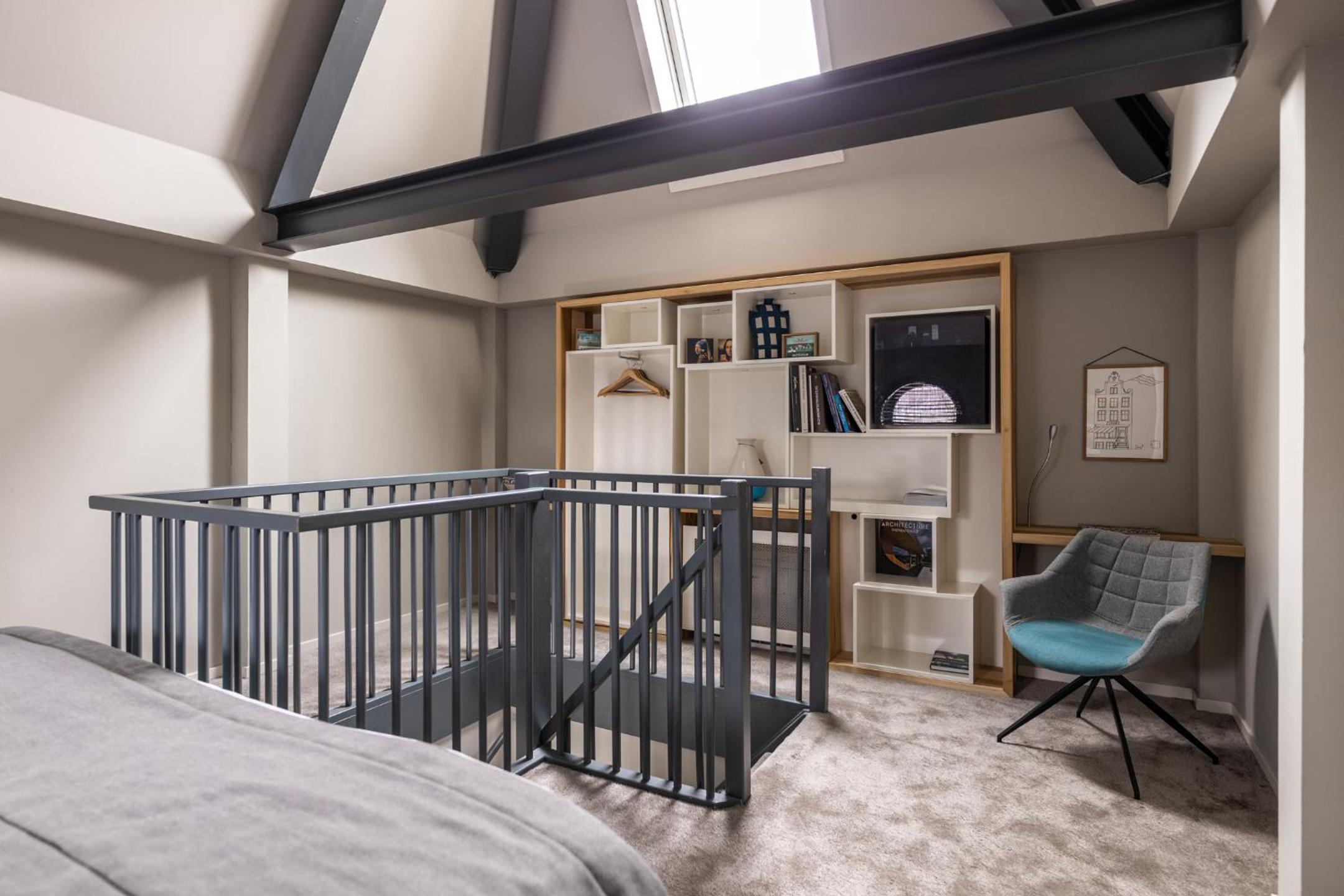 Extra Large Studio with Kitchen - Duplex