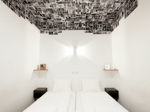 Secret Bookcase M (shared Bathroom) в Hotel Not Hotel Amsterdam