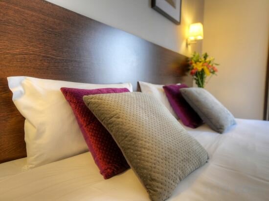 Double or Twin Room with Partial Sea View