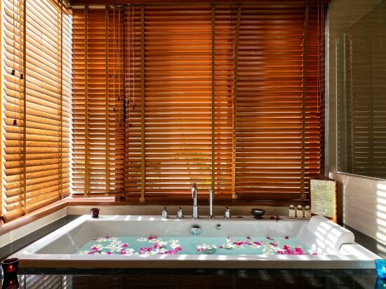 Grand Thai Natural Ocean View With Spa Bath