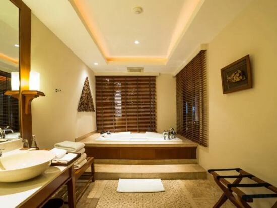 Six Bedroom Ocean Front Residence