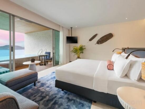 Premium Pool Suite Ocean View
