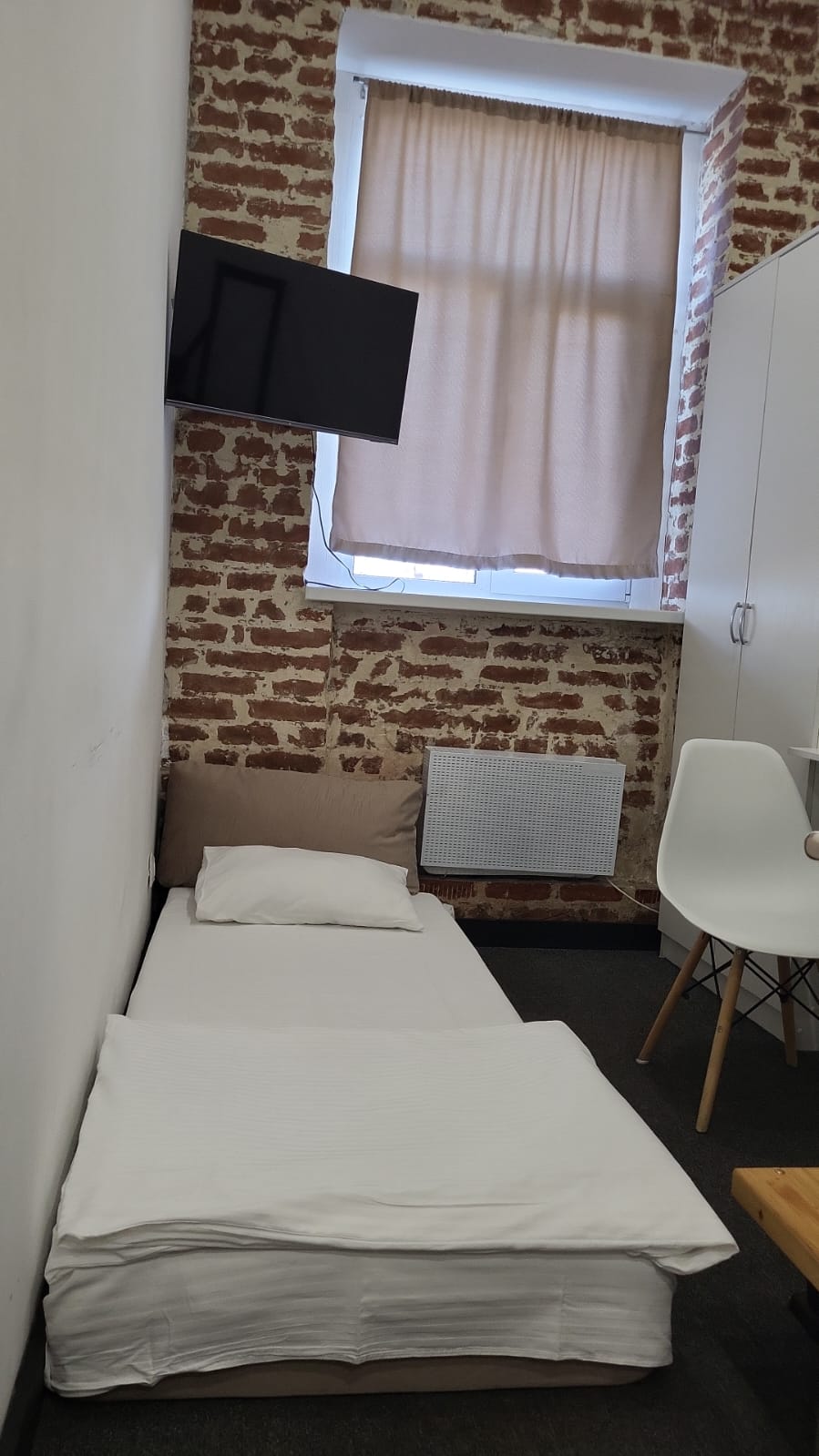 Трехместный номер лофт с двуспальной и раскладным креслом или кроватью