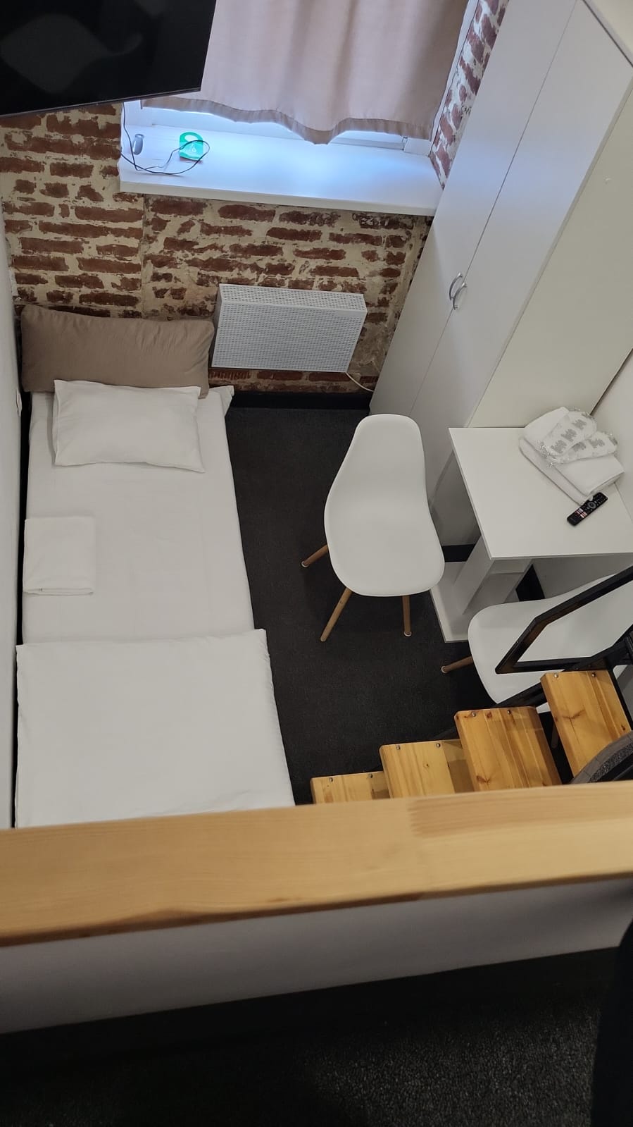 Трехместный номер лофт с двуспальной и раскладным креслом или кроватью