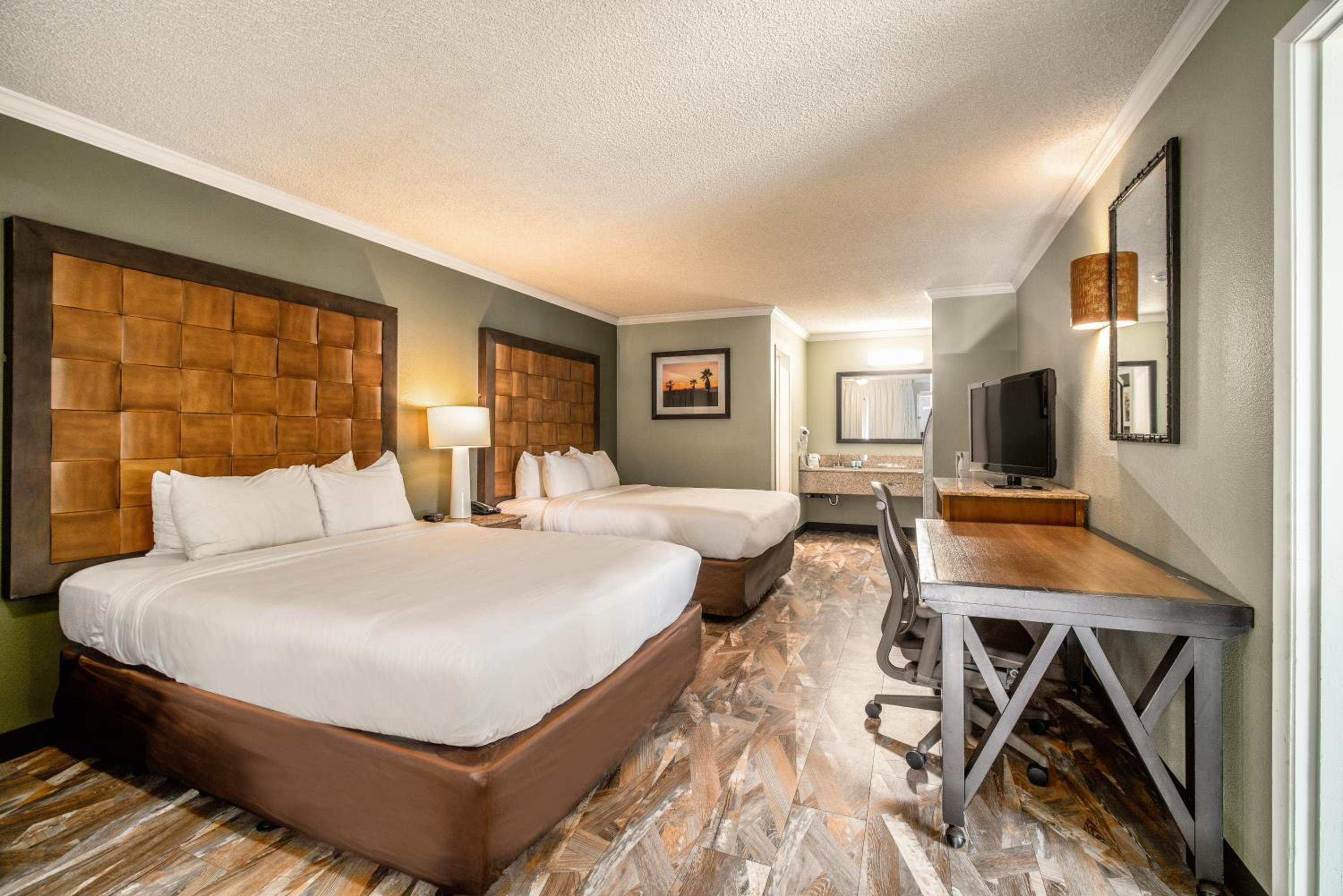 Suite, 2 Queen Beds with Sofa Bed, Non Smoking