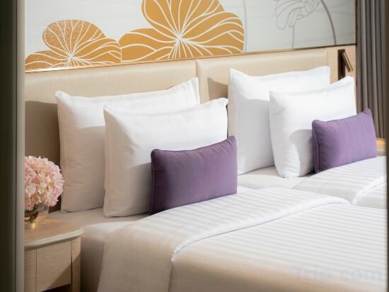 One Bedroom Balcony Residence Suite Lake View