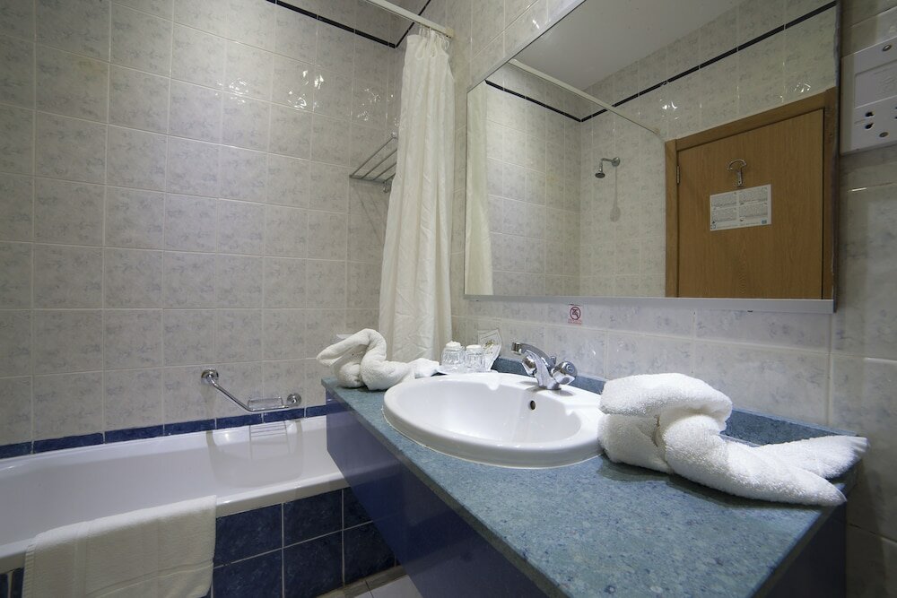 Internal Triple Room