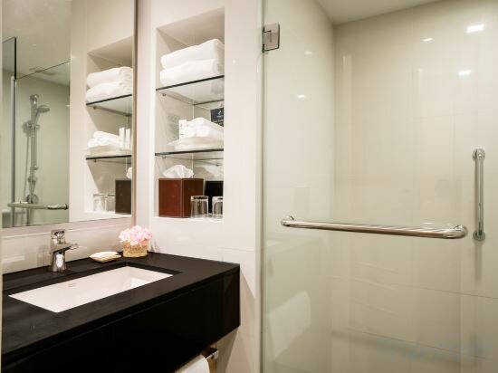 1 Bedroom Suite with King Bed with City View-Non-Smoking