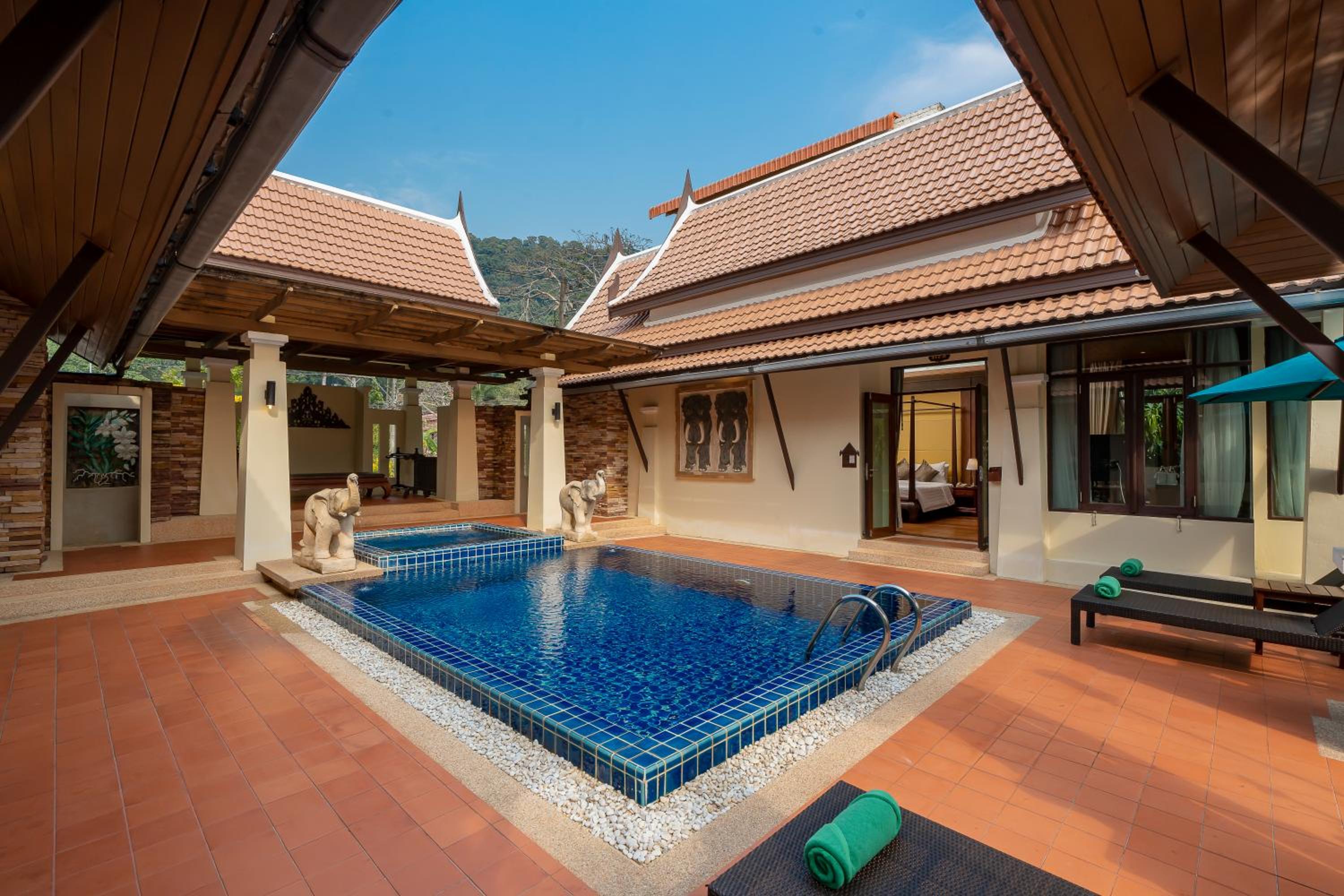 Family Pool Villa