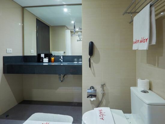 Premier Queen With Access To Pool And Gym