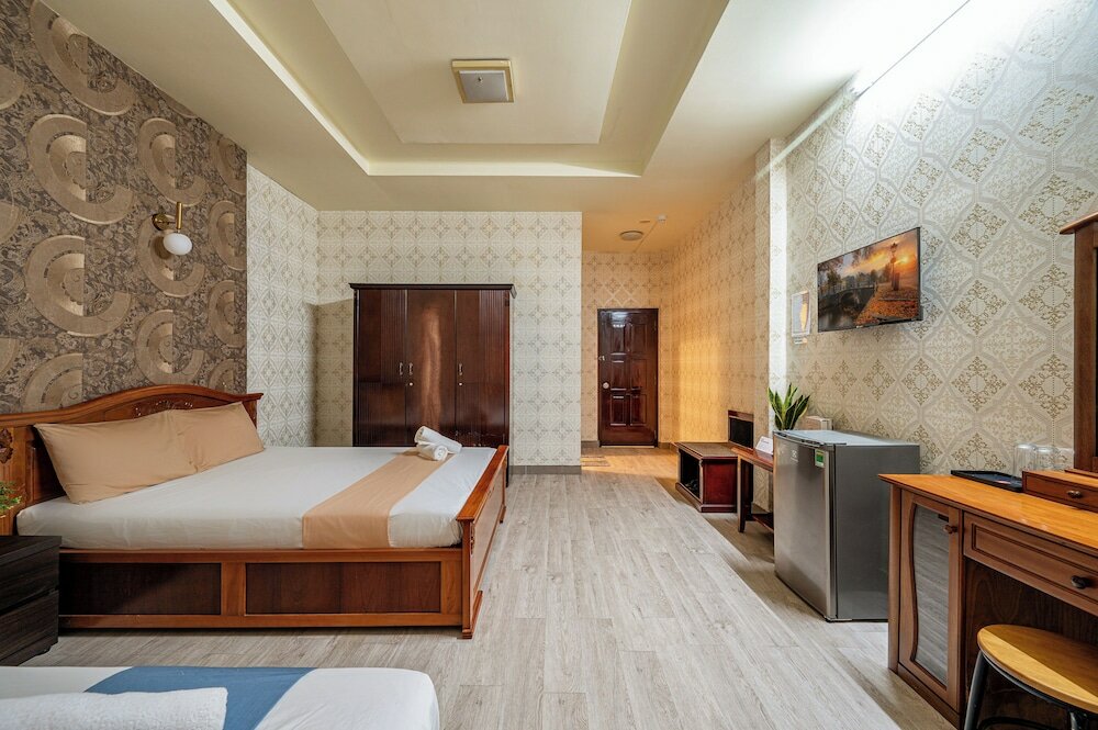 Economy Triple Room, City View